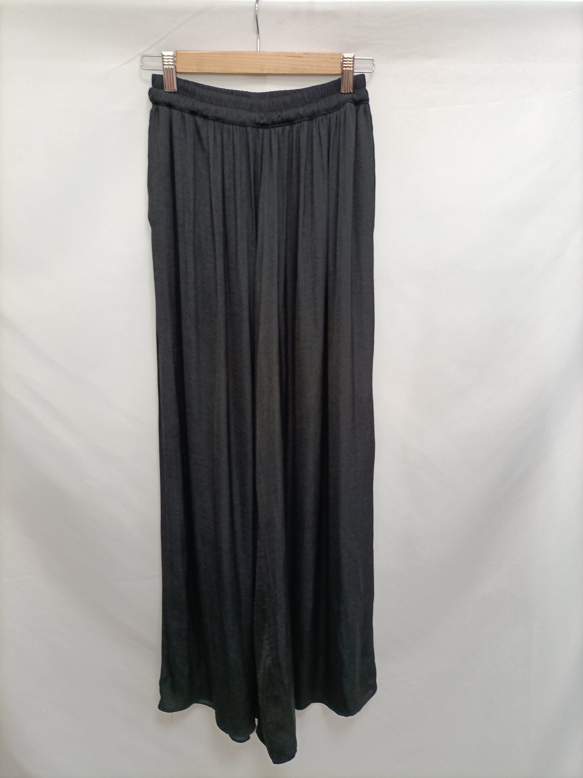 BERSHKA. Pantalón Palazzo negro T.m