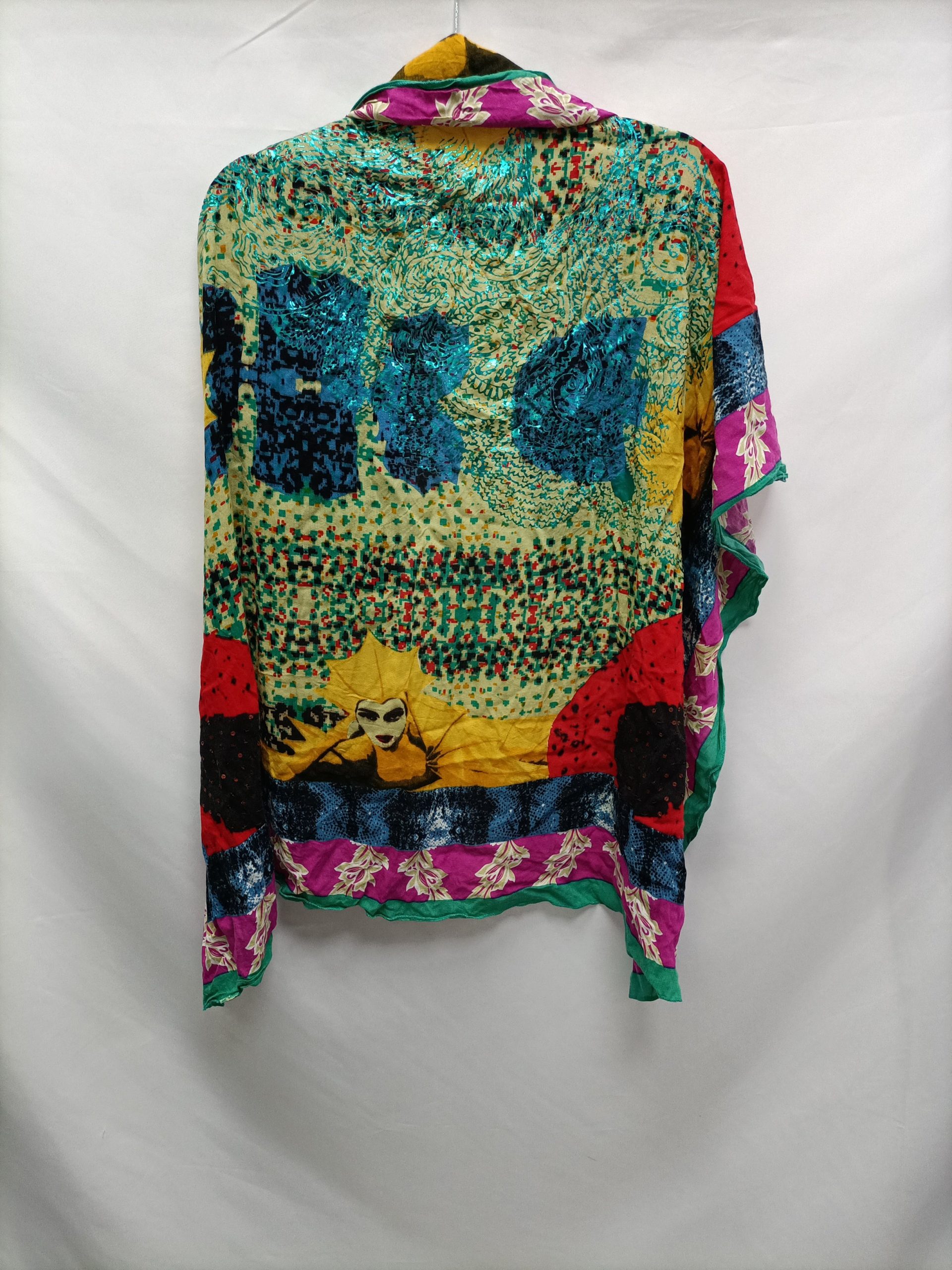 DESIGUAL . Fular detalles brillantes