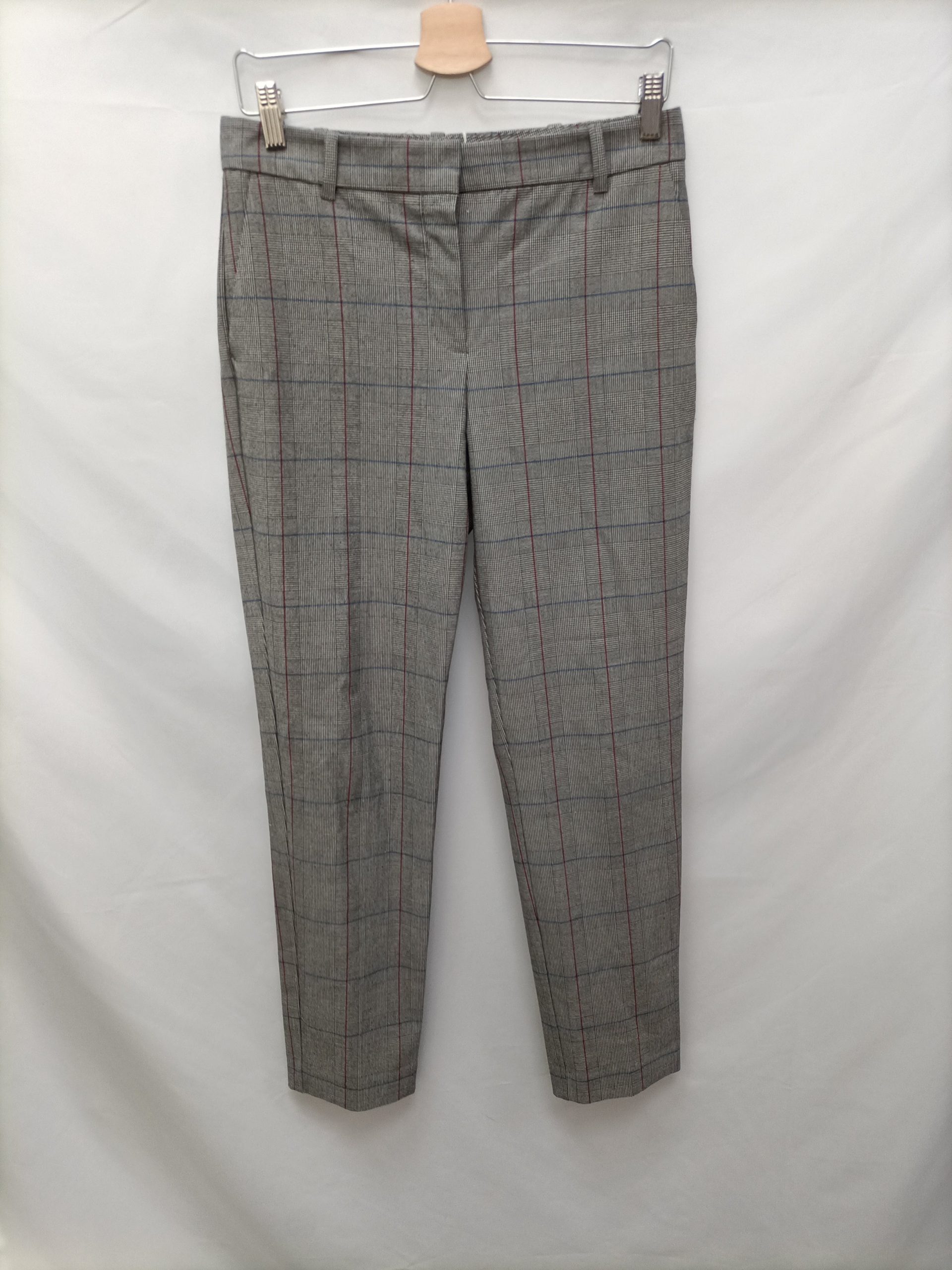 MANGO. Pantalón de vestir gris T.36