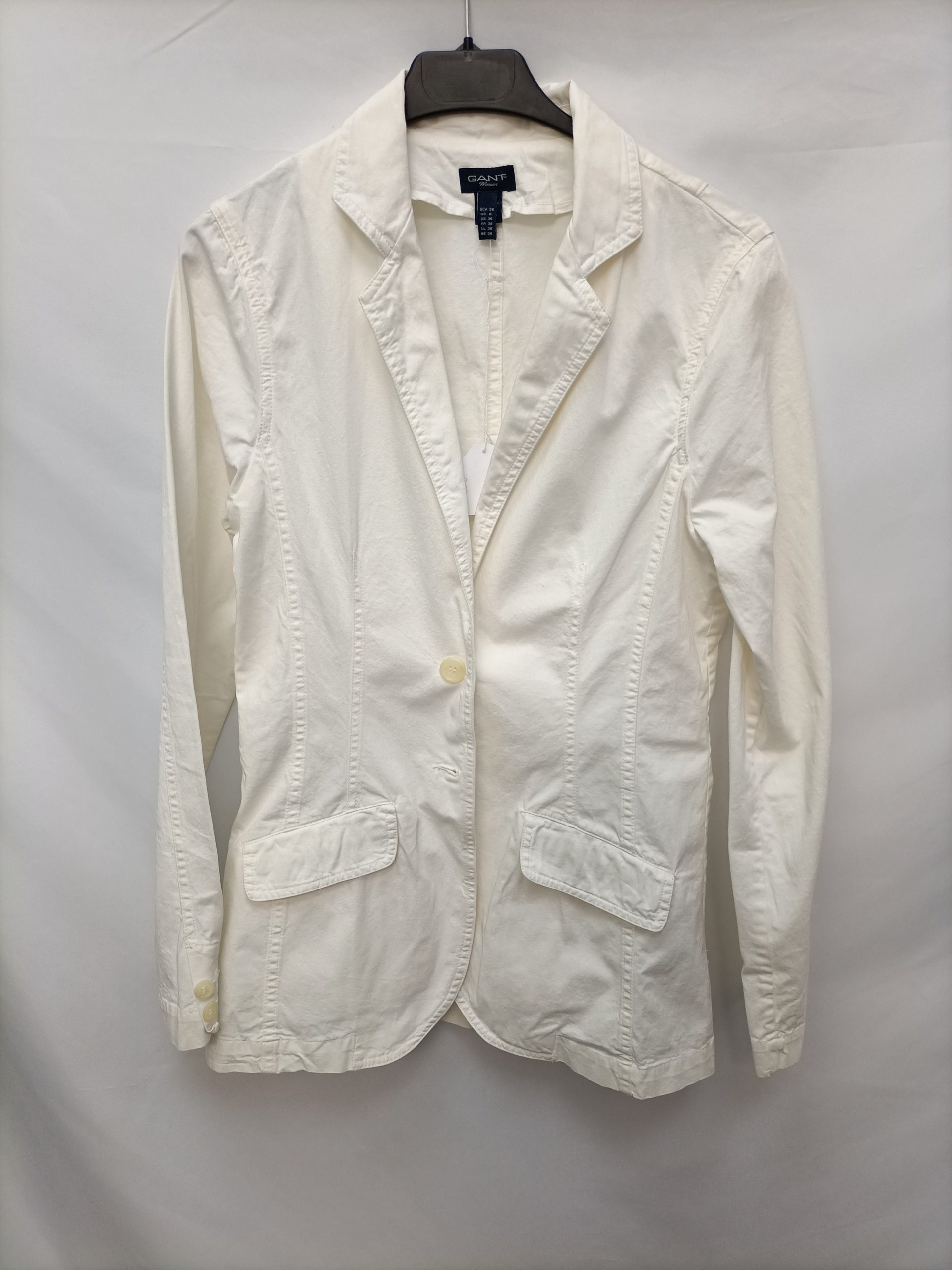 GANT. Blazer blanca denim T.36