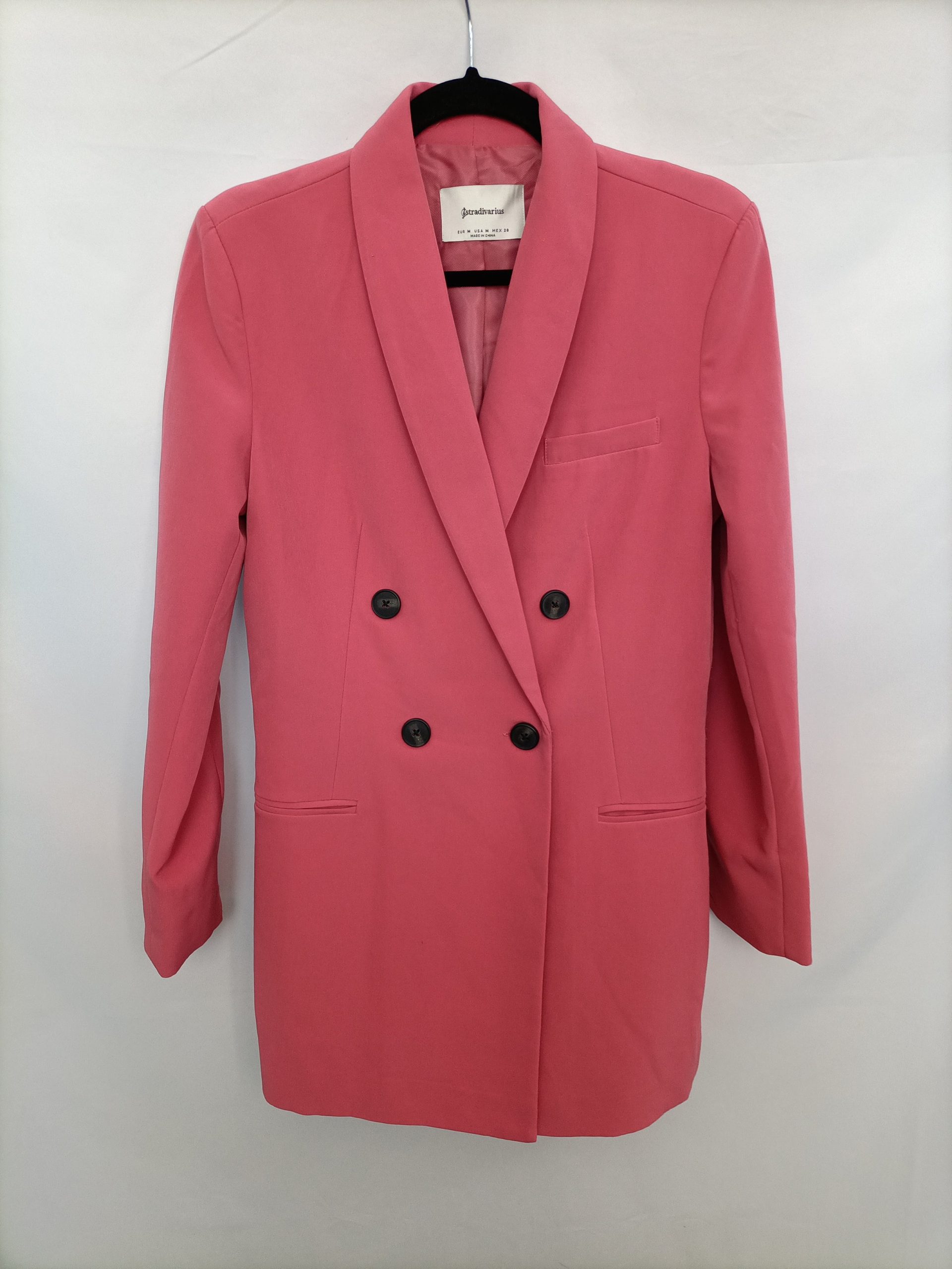 STRADIVARIUS. Blazer larga rosa T.m