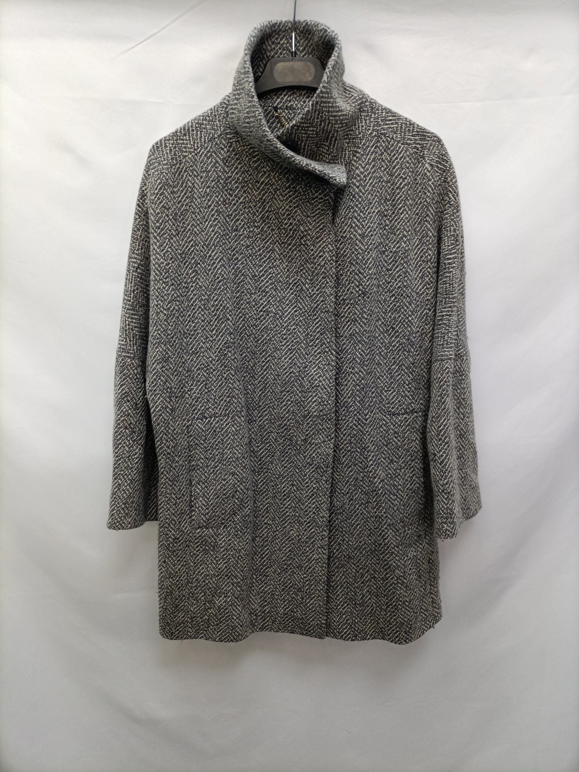 MASSIMO DUTTI. Abrigo jaspeado grisT.s