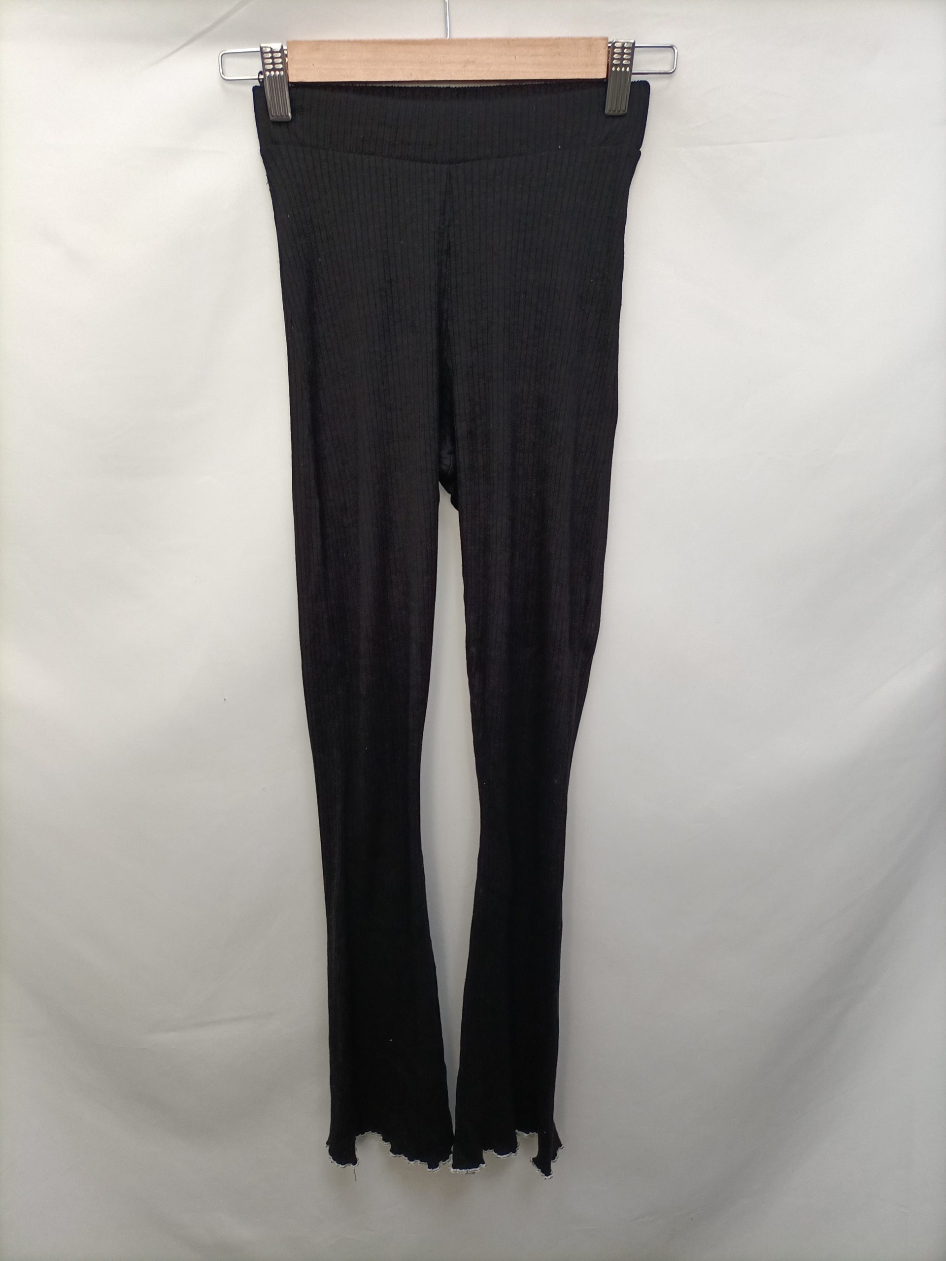 ASOS. Pantalón punto canalé T.32