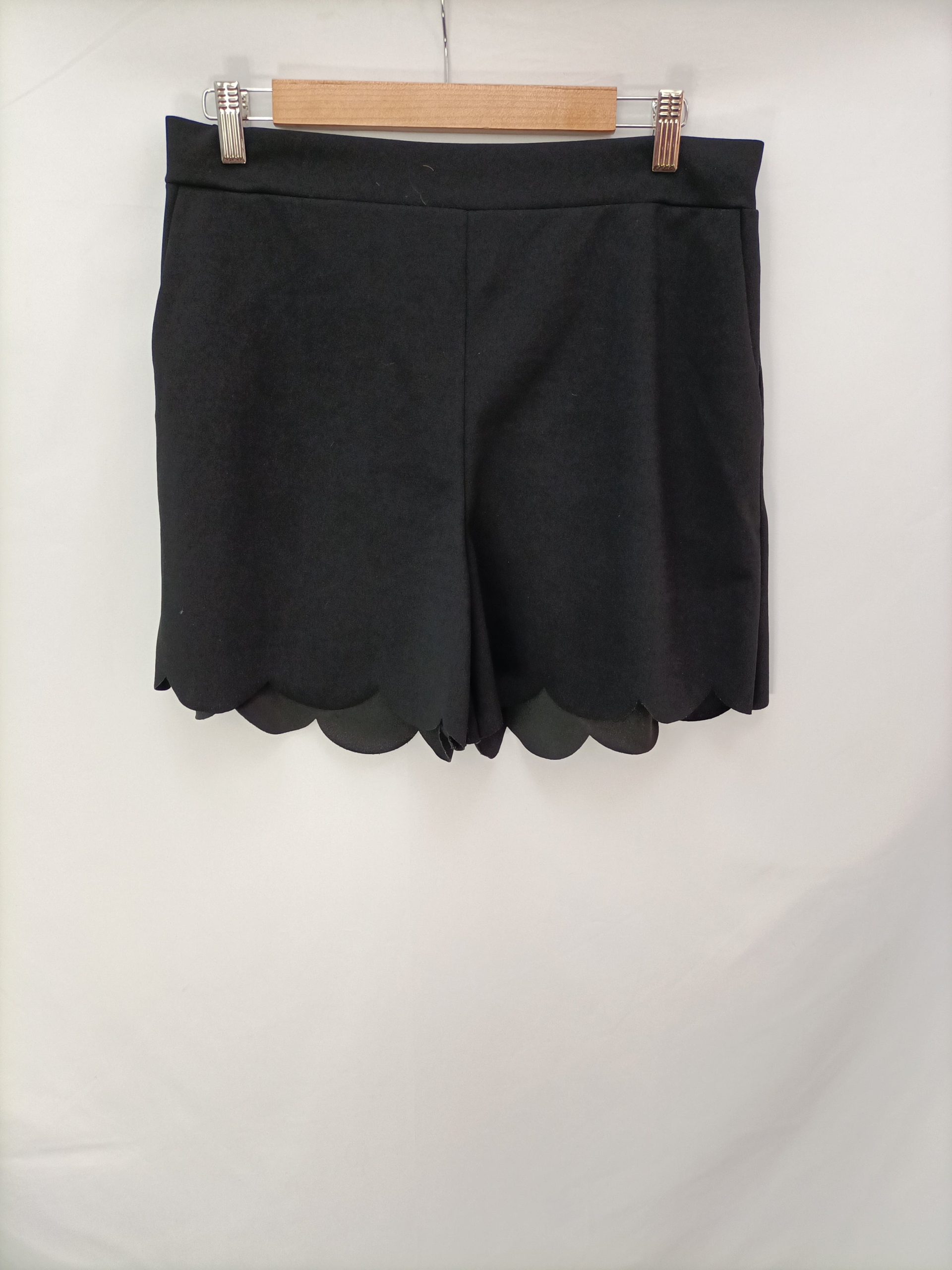 VALENTINA. Shorts negro elástico T.u(42)