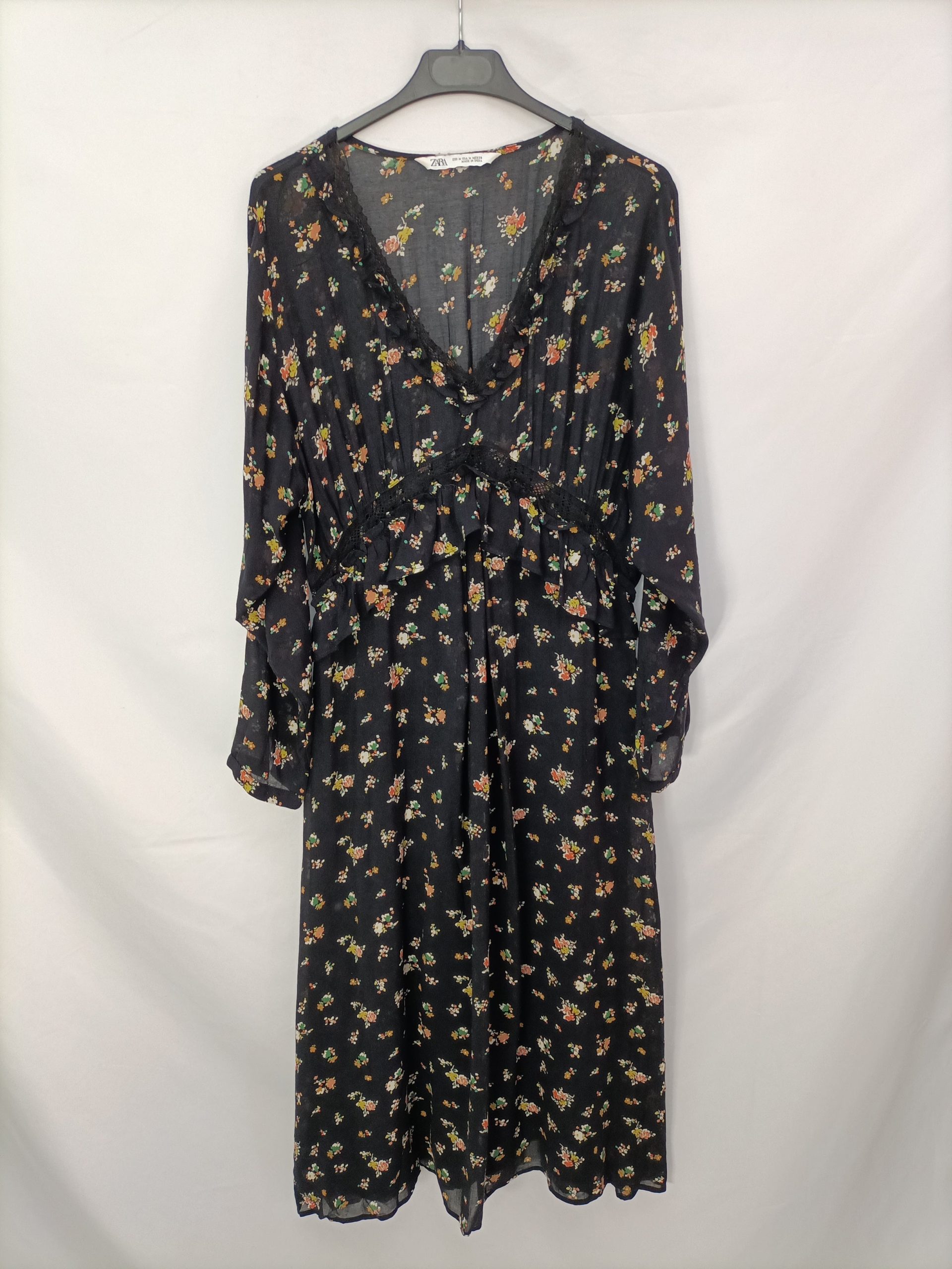 ZARA. Vestido negro flores T.m