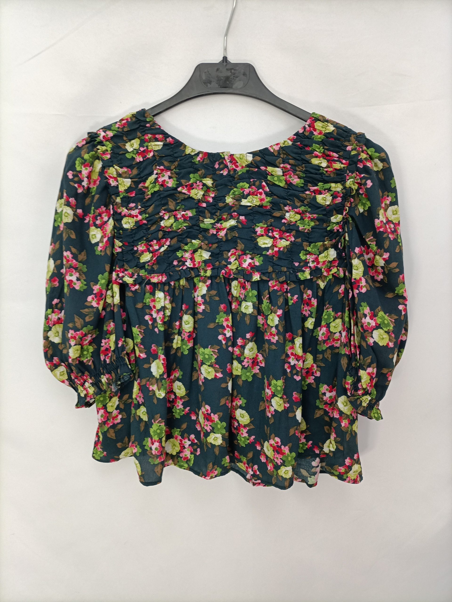 ZARA. Blusa flores fruncida T.m