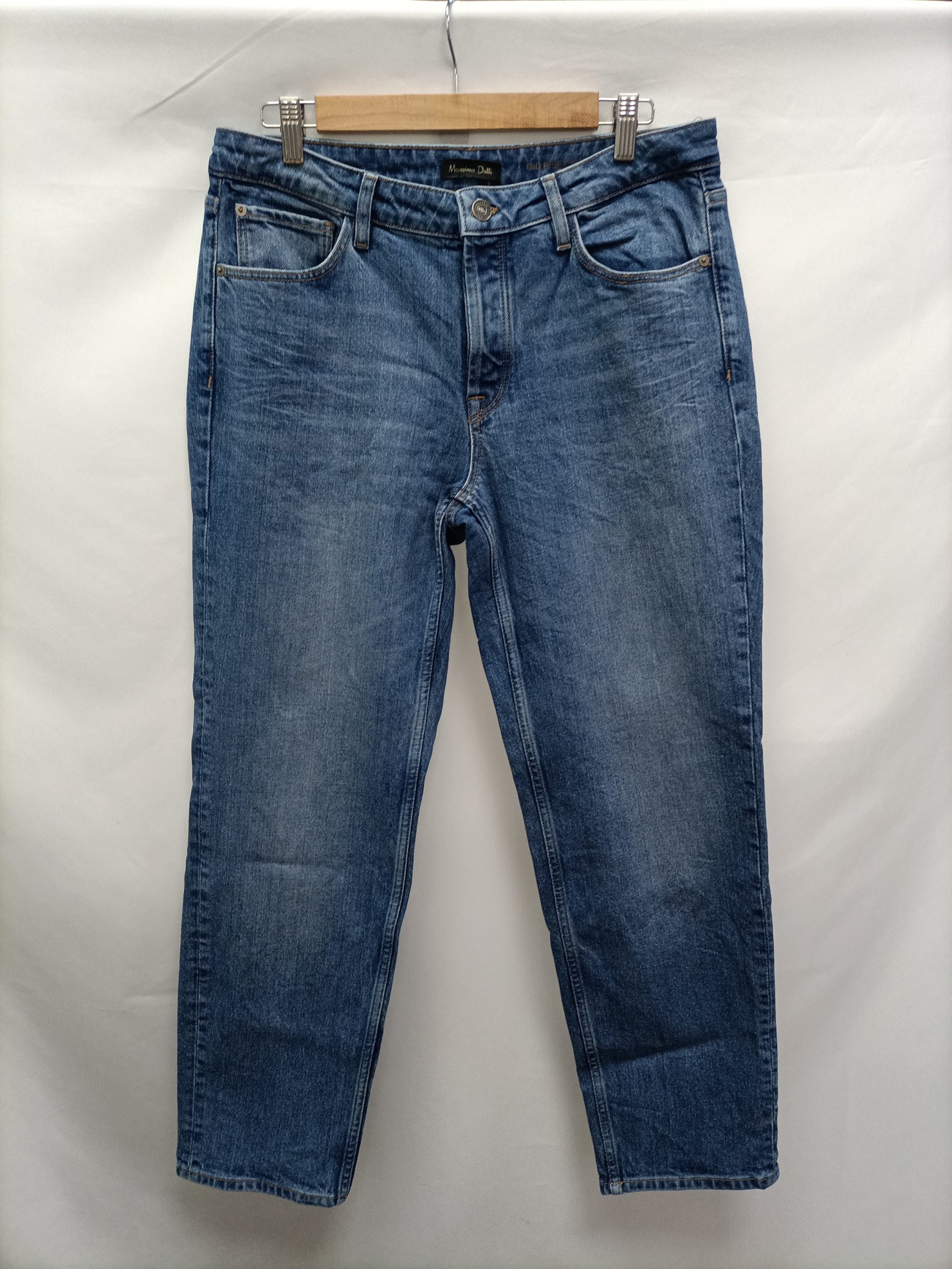 MASSIMO DUTTI. Pantalón vaquero recto T.42