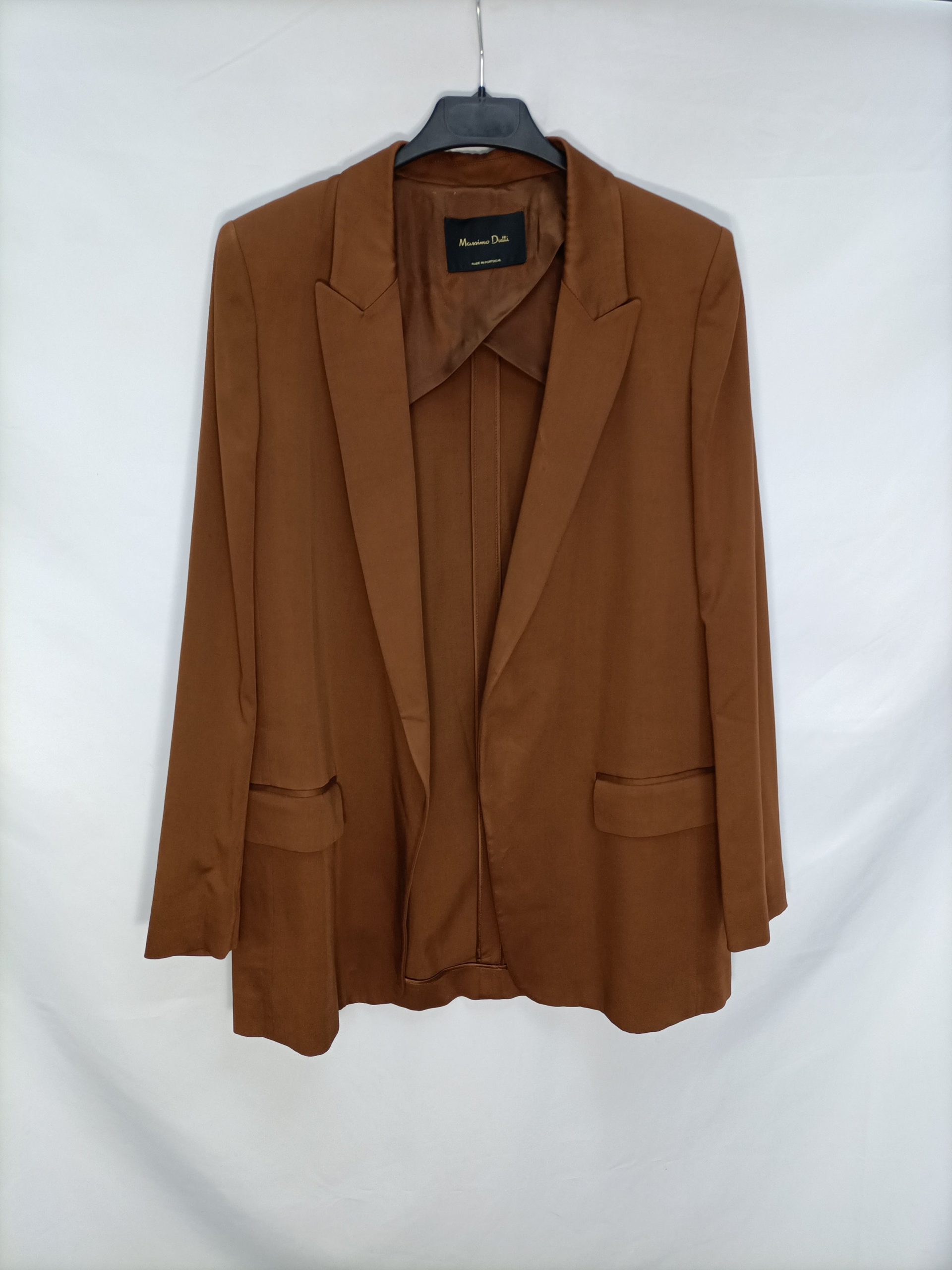 MASSIMO DUTTI. Blazer camel fluida T.40
