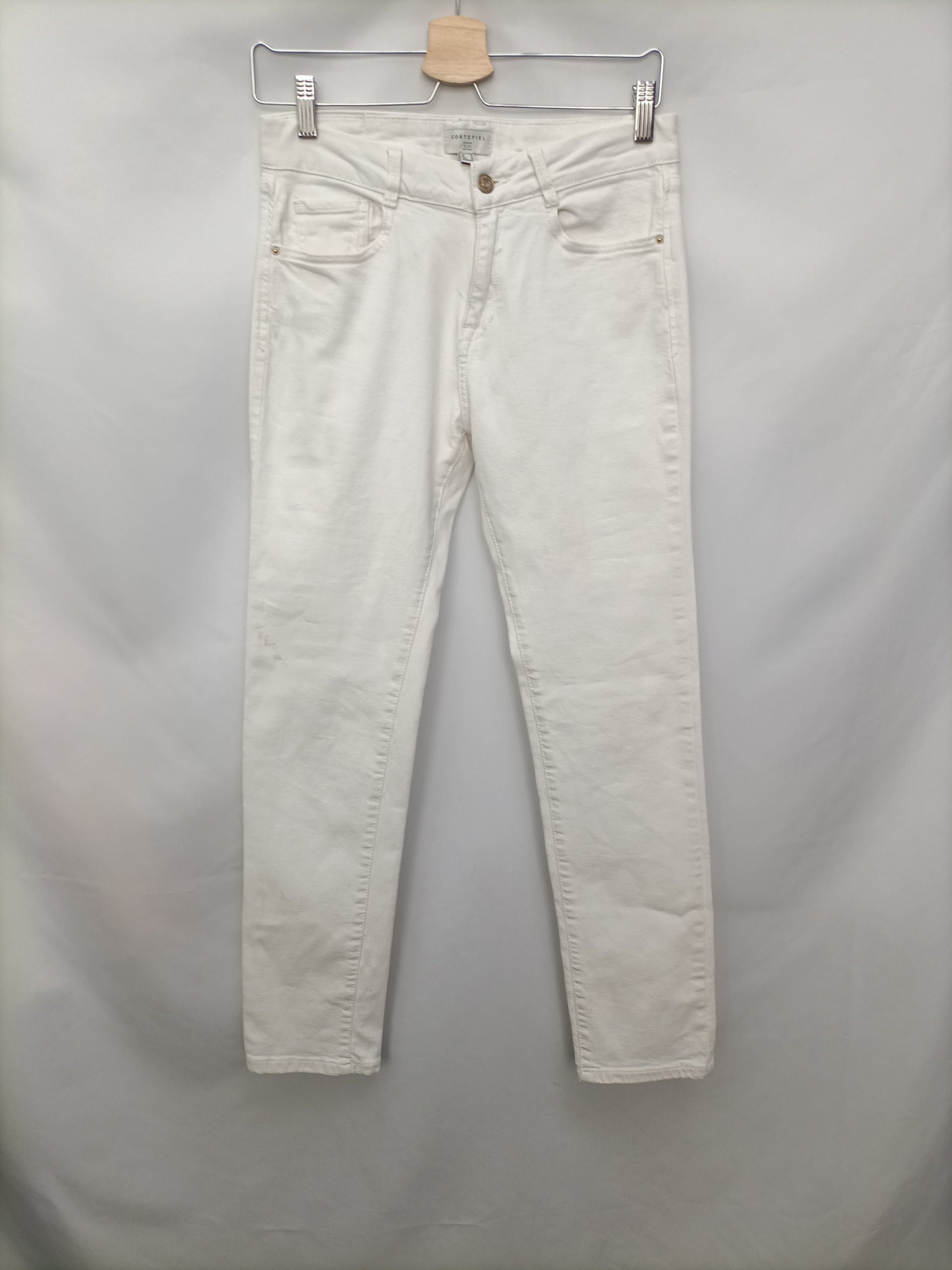 CORTEFIEL. Pantalón denim blancos T.38