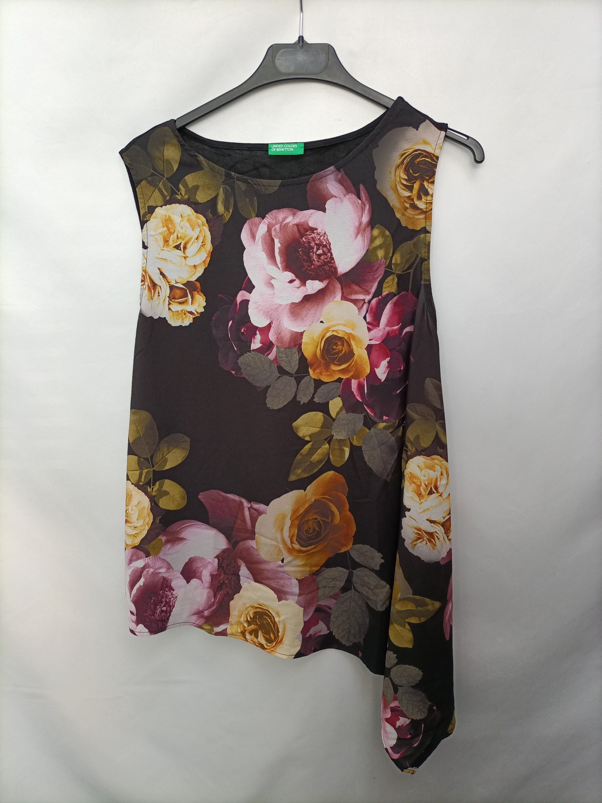 BENETTON. Top flores doble textura T.m/l