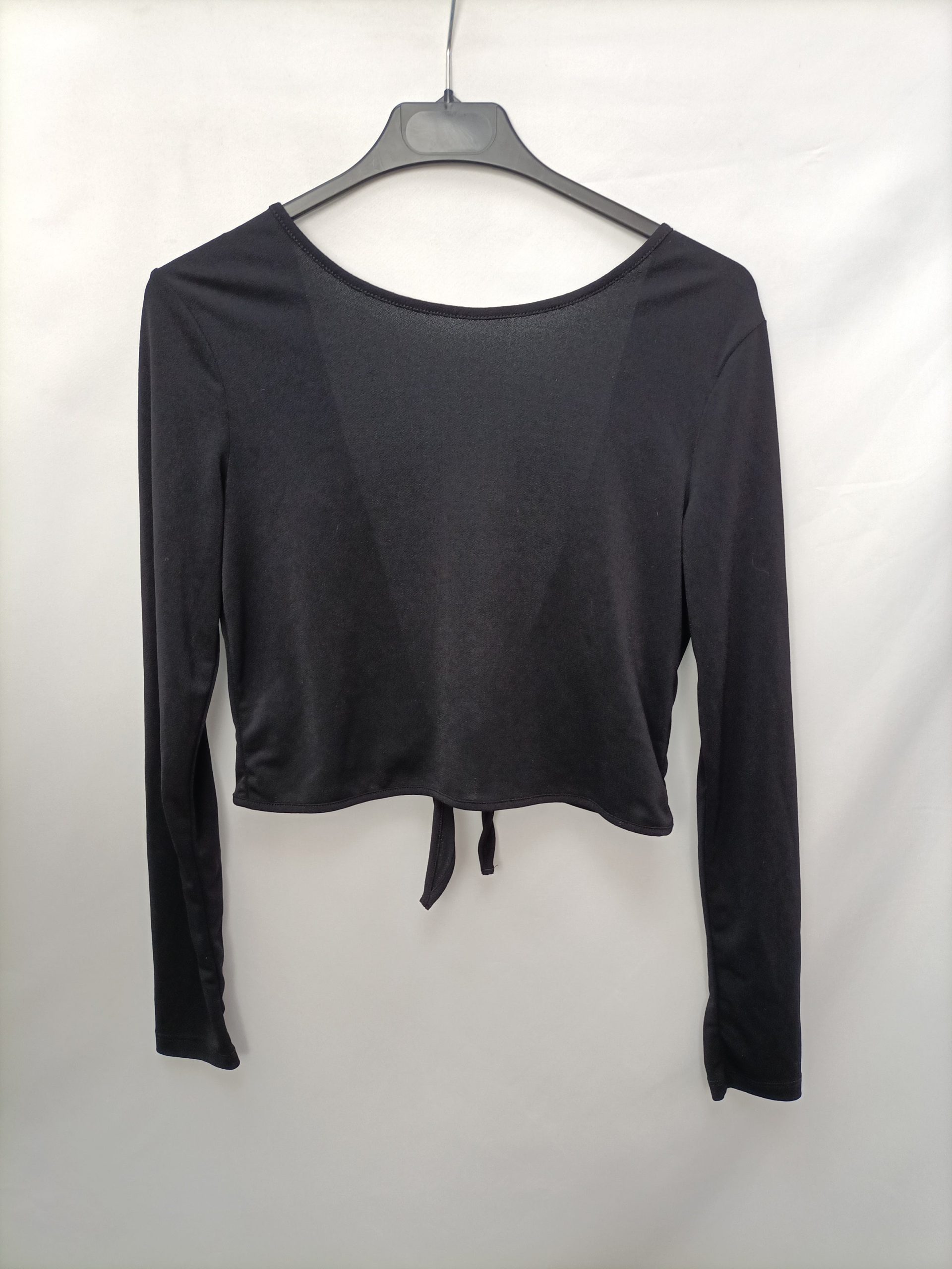 H&M. Top negro espalda T.s