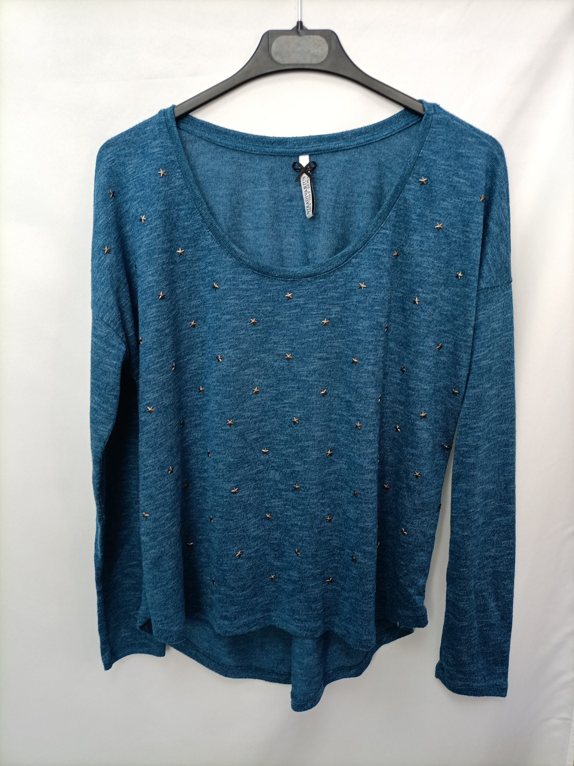 STRADIVARIUS. Camiseta azul estrellas T.s