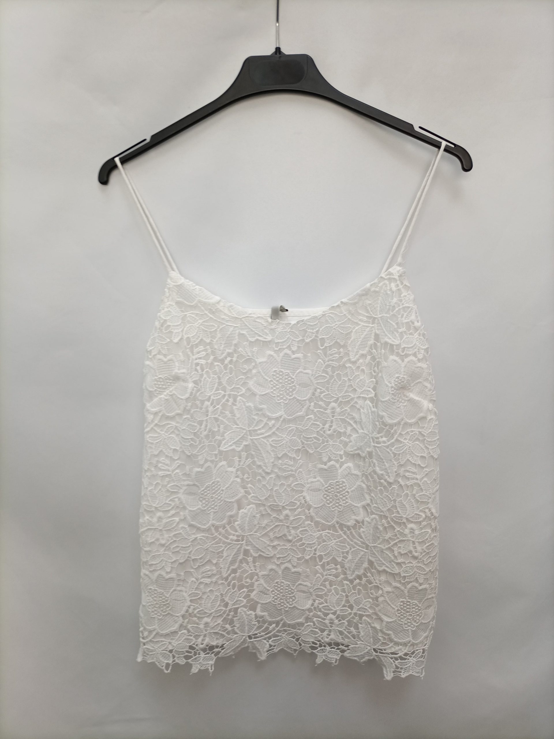 STRADIVARIUS. Top blanco encaje T.s