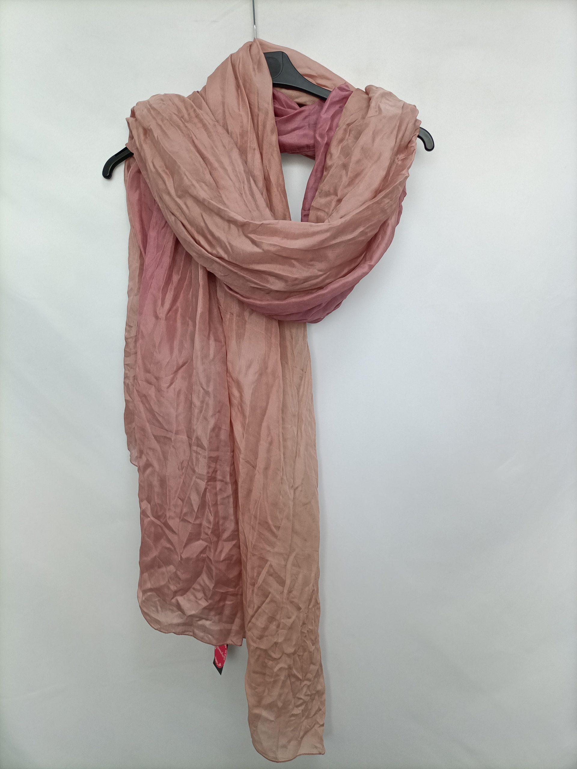 ACCESORIES. Pañuelo rosa degradado