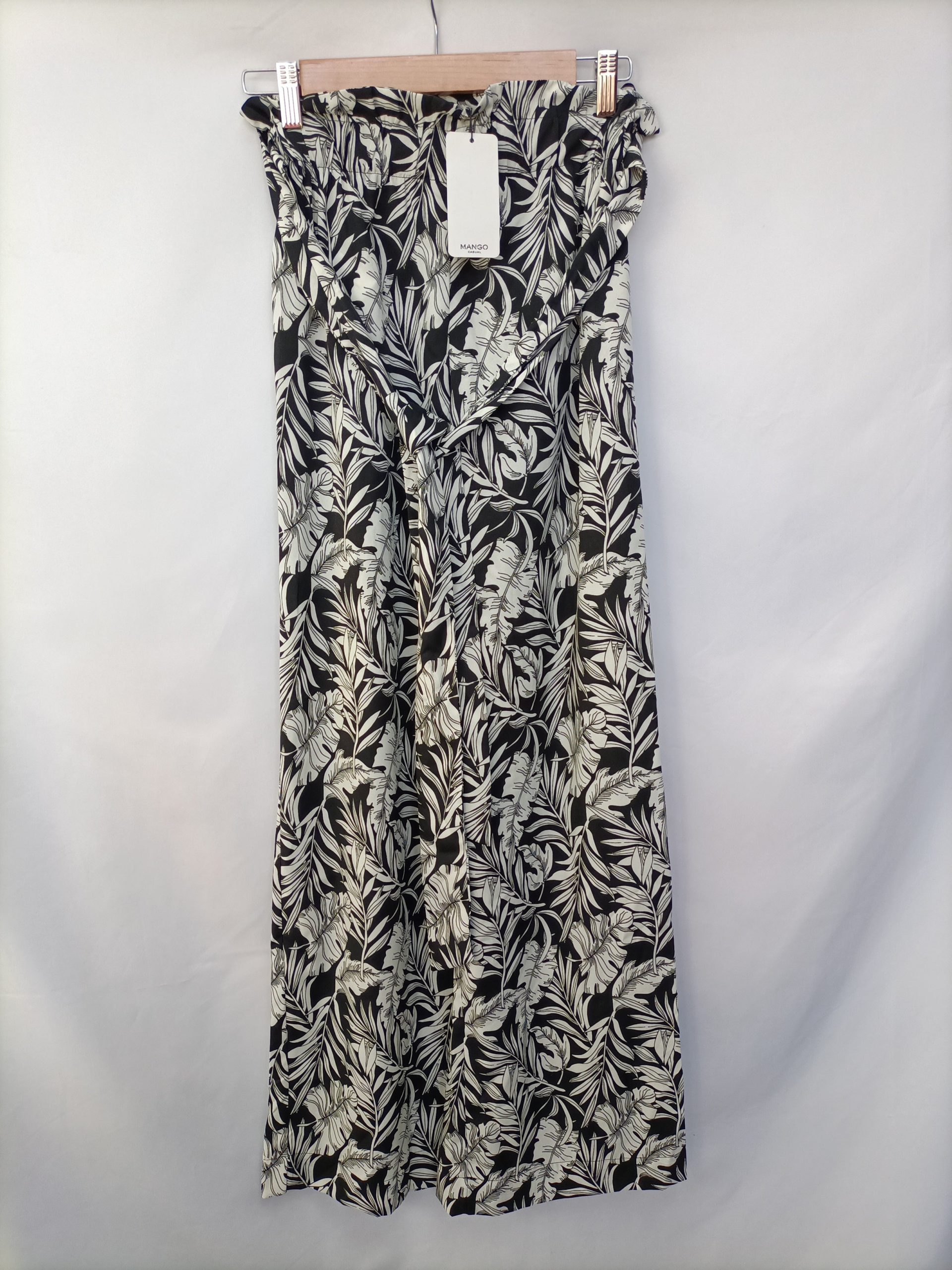 MANGO. Pantalón palazzo hojas T.xs
