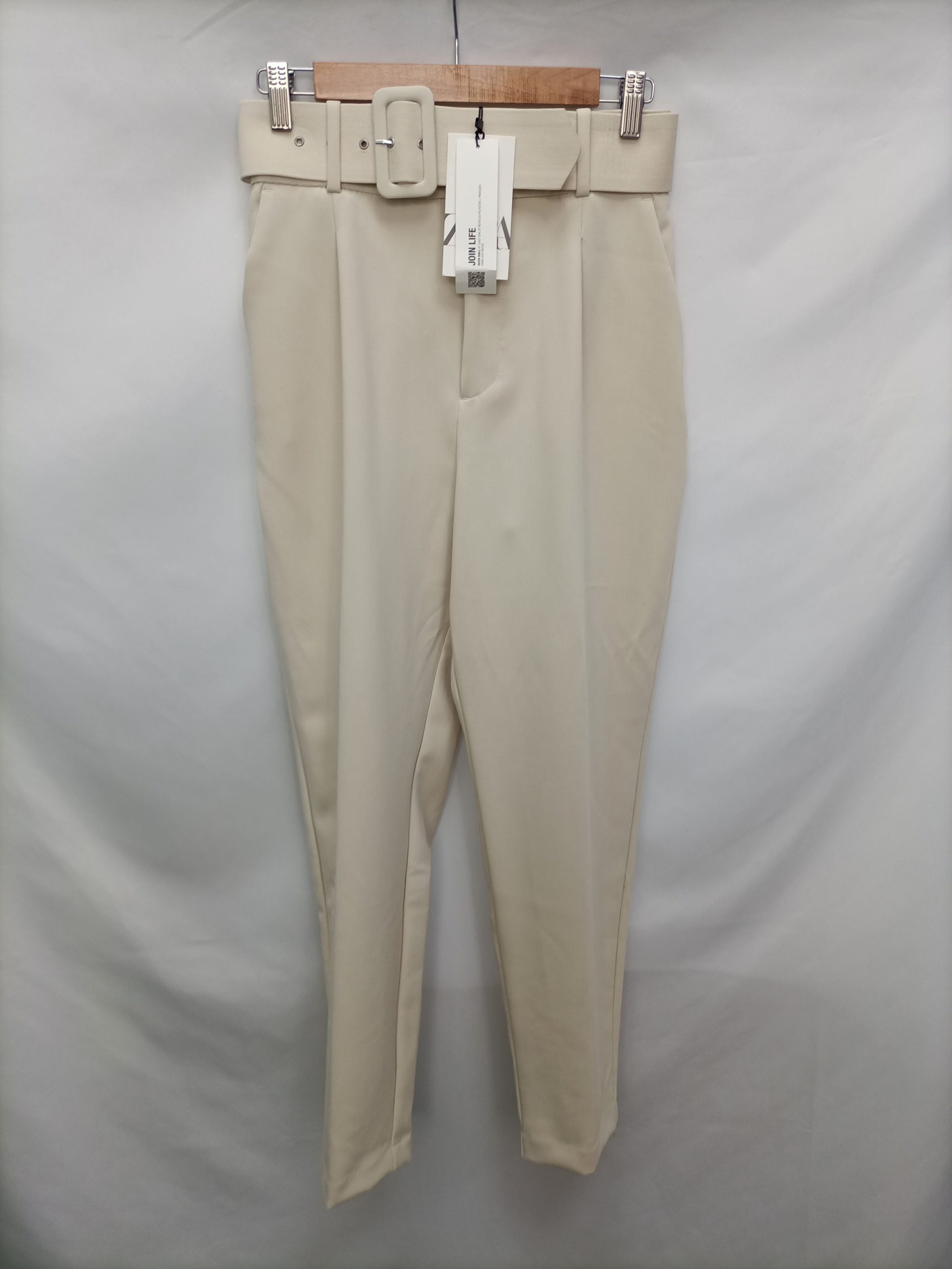 ZARA. Pantalón beige fluido T.s