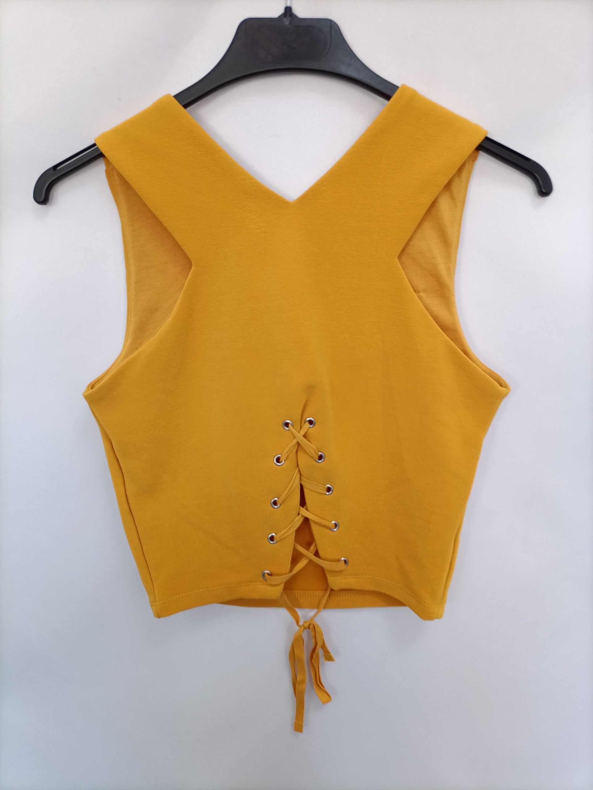 STRADIVARIUS. Top mostaza cuerdas T.s