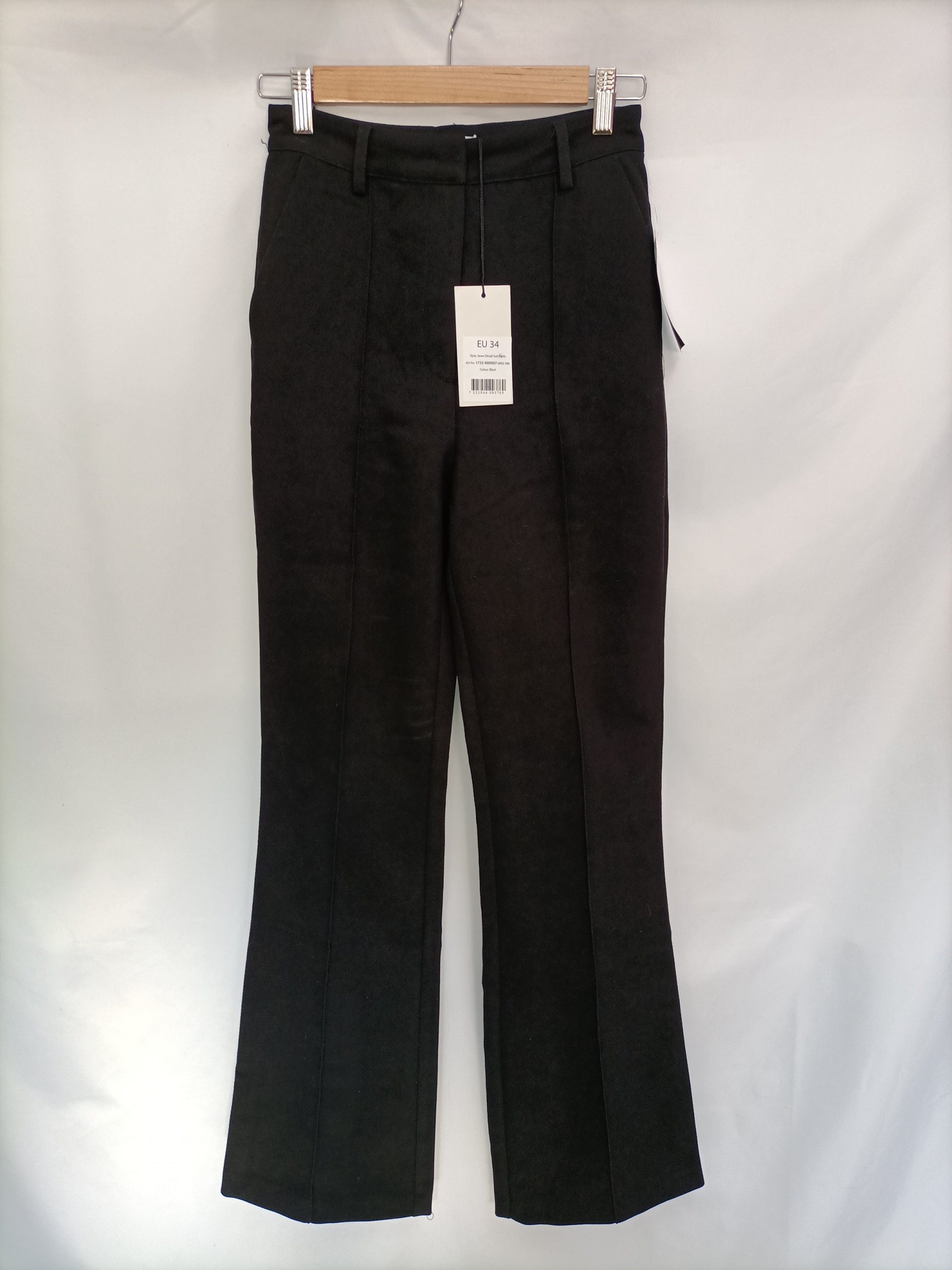 NA-KD. Pantalón negro campana T.34