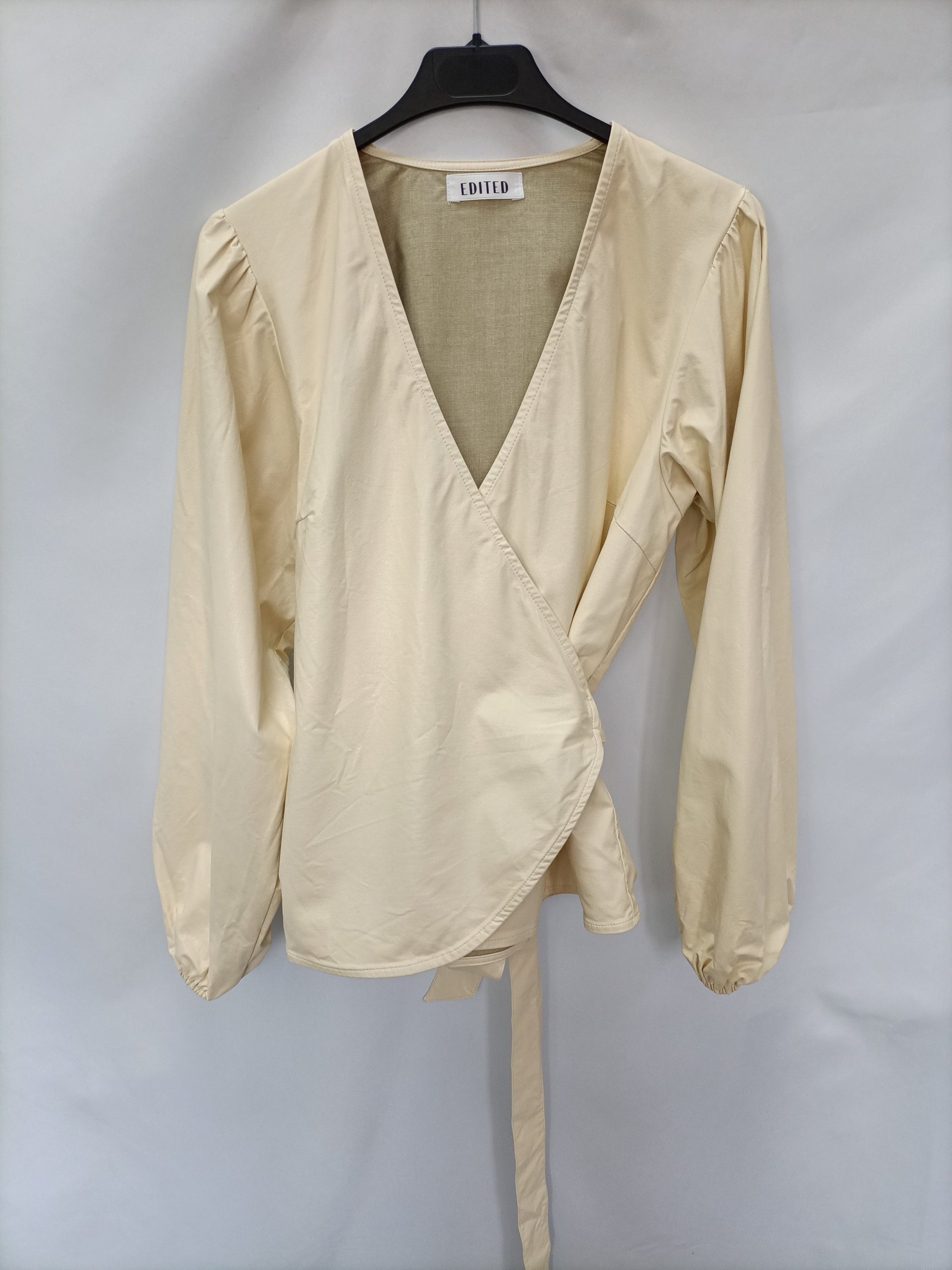 EDITED. Blusa amarillo pastel T.36