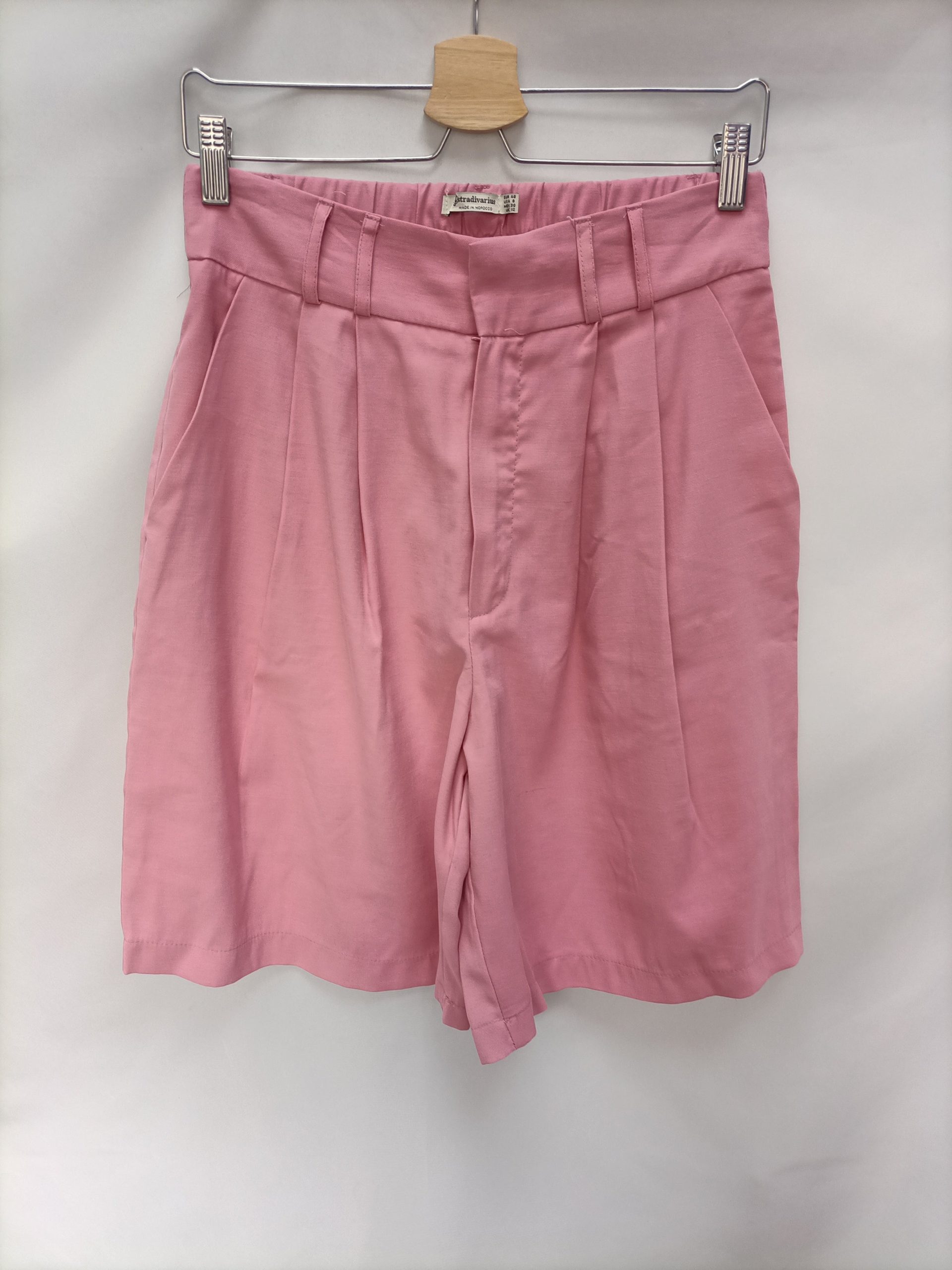 STRADIVARIUS. Bermudas rosas T.40
