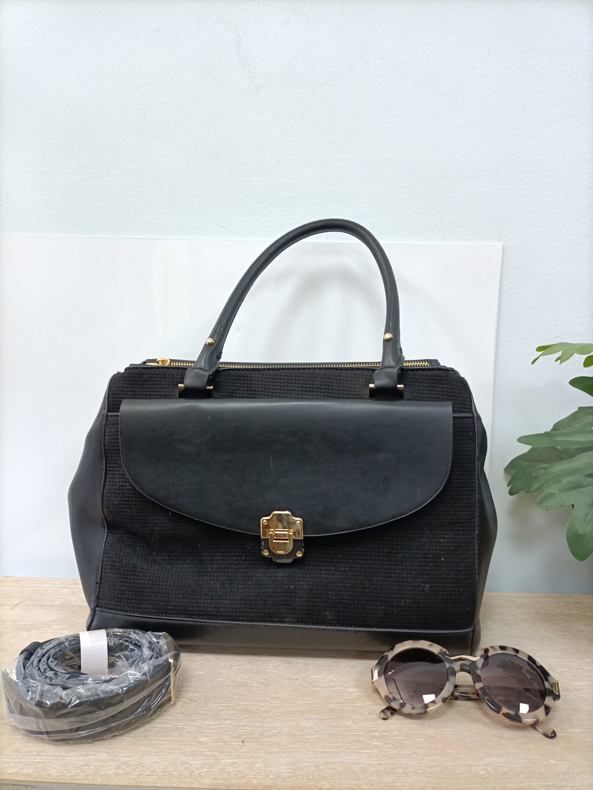 PARFOIS. Bolso negro doble textura