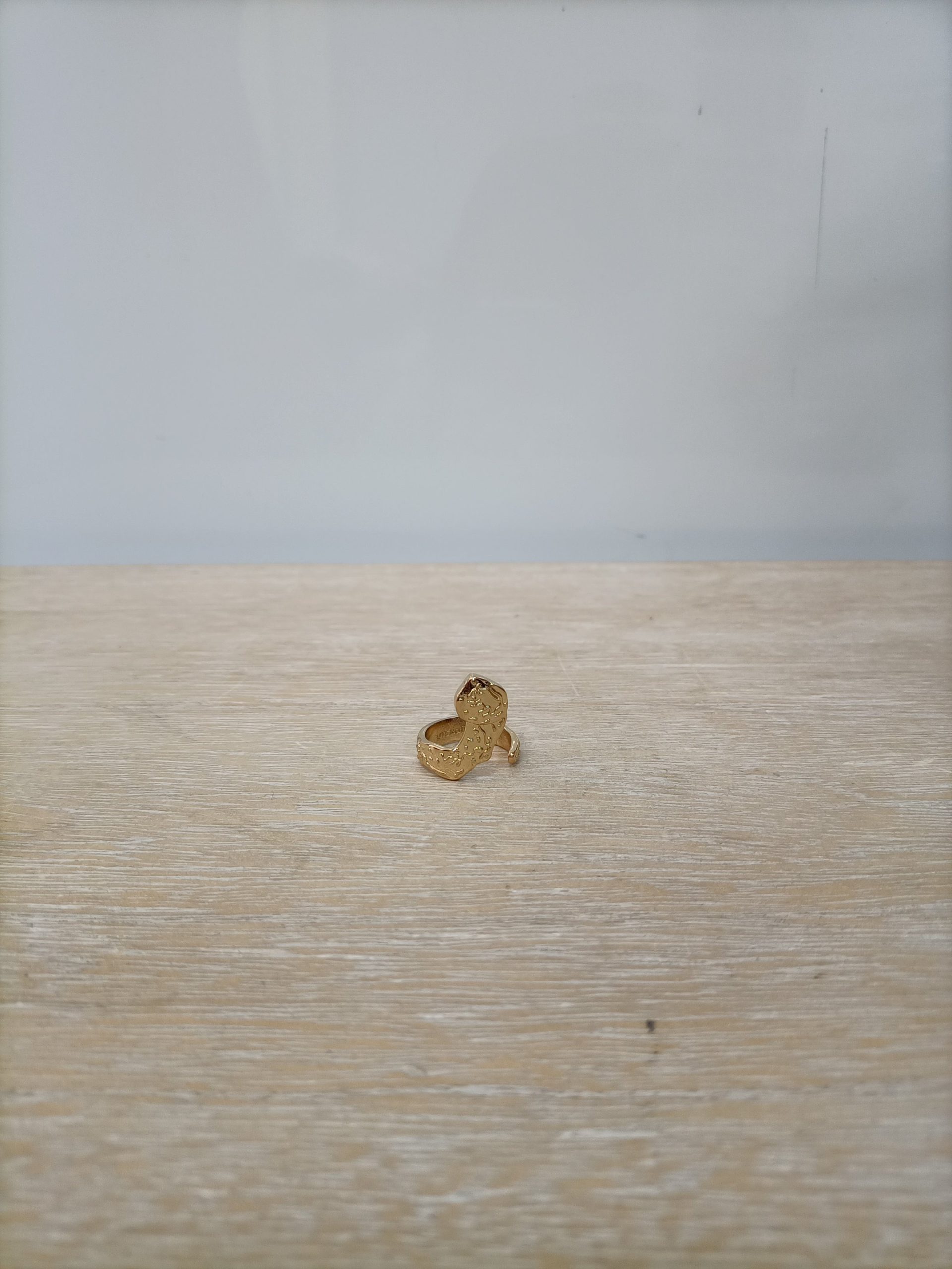 UTERQÜE. Anillo dorado T.14