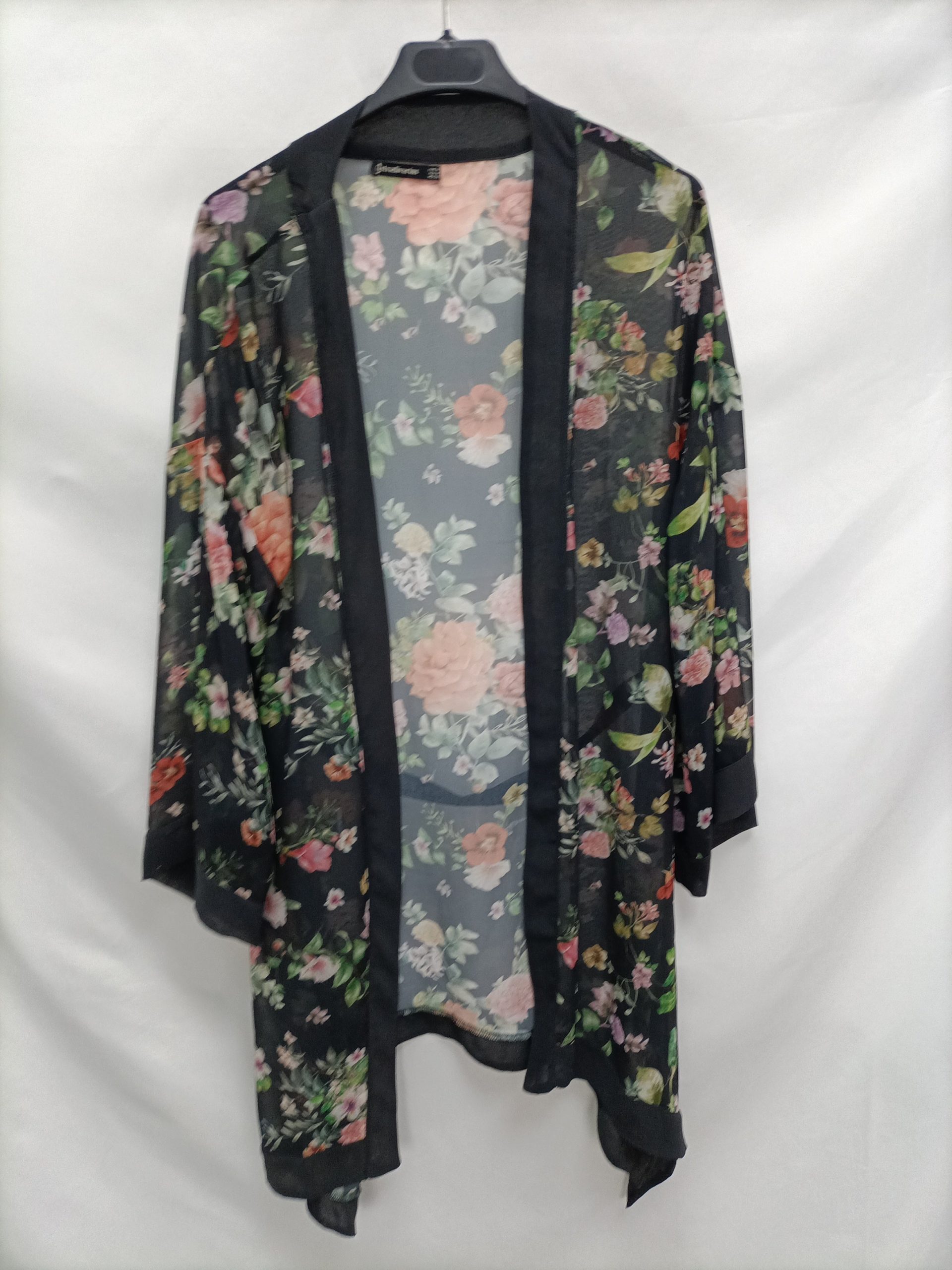 STRADIVARIUS. Kimono negro flores T.m