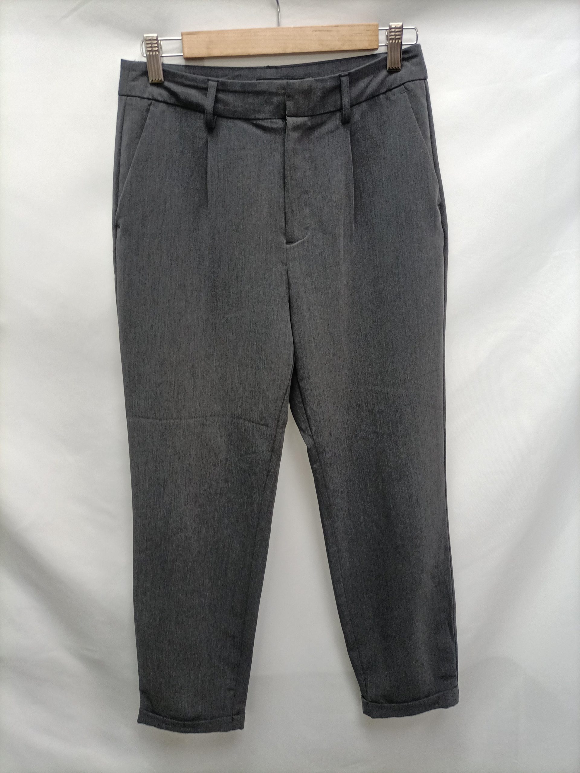 STRADIVARIUS. Pantalón gris fluido T.36