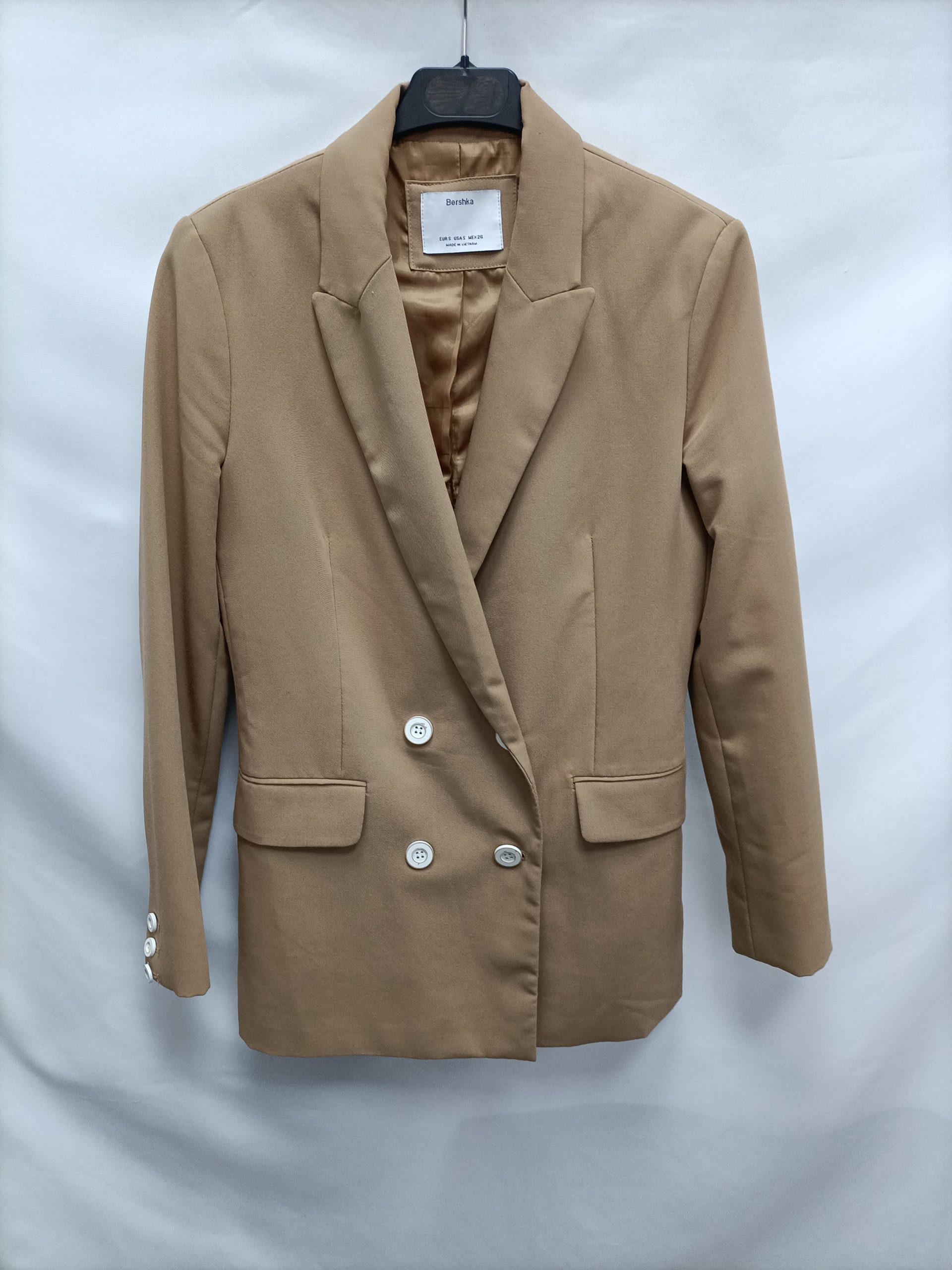 BERSHKA. Blazer Camel cruzada T.s