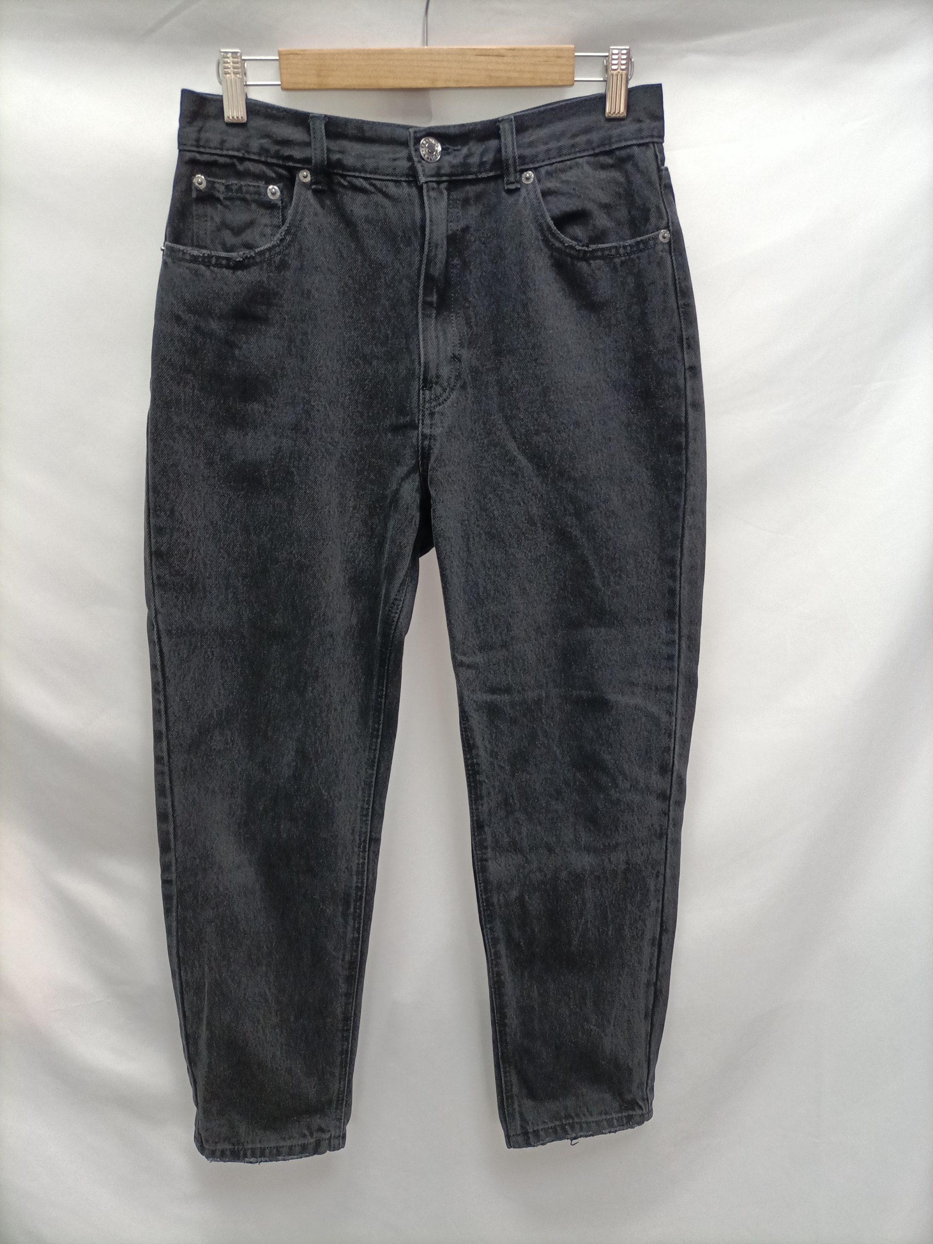 PULL&BEAR. Pantalón negro denim  T.40