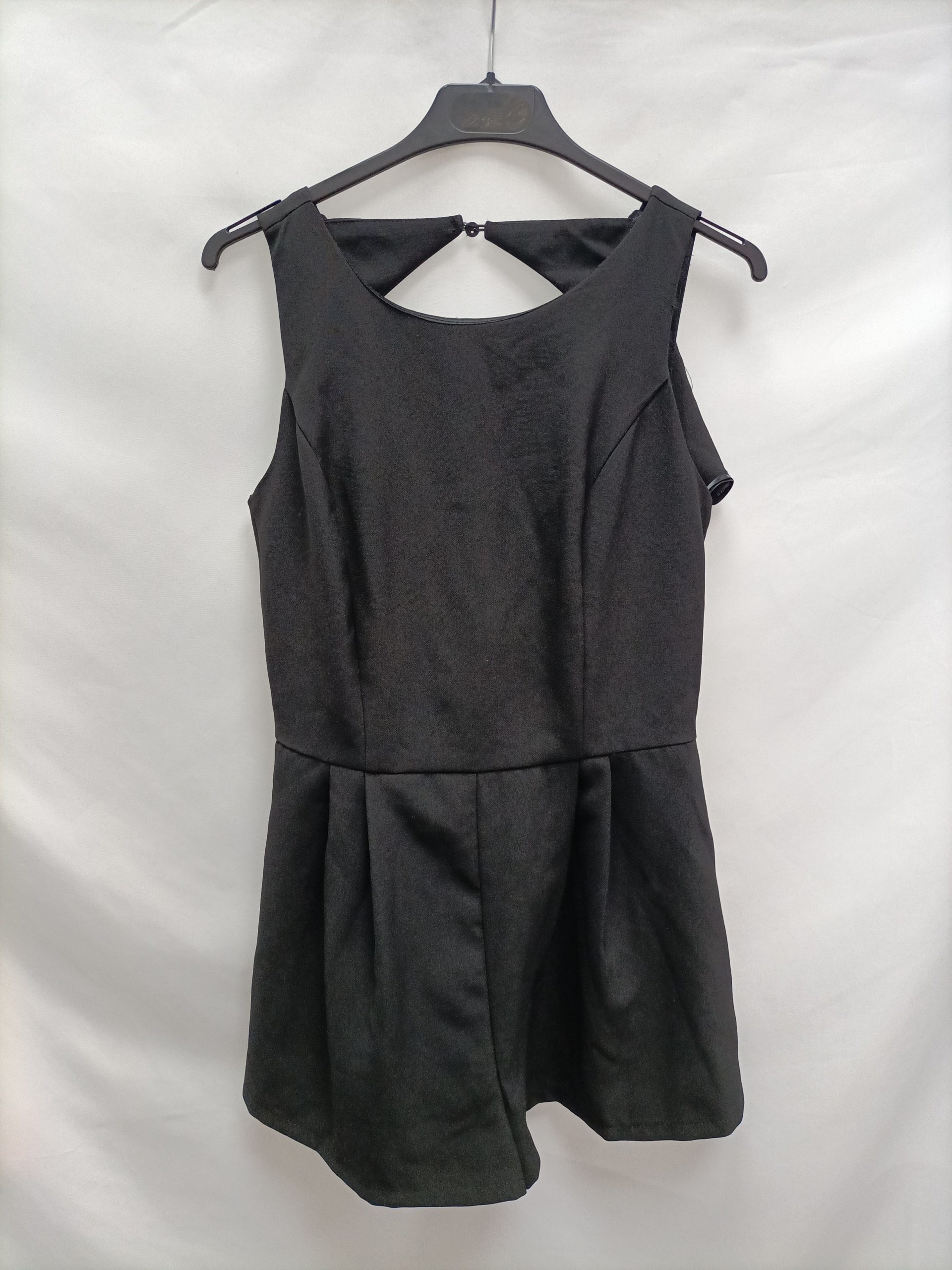 FOREVER21. Mono negro espada T.s