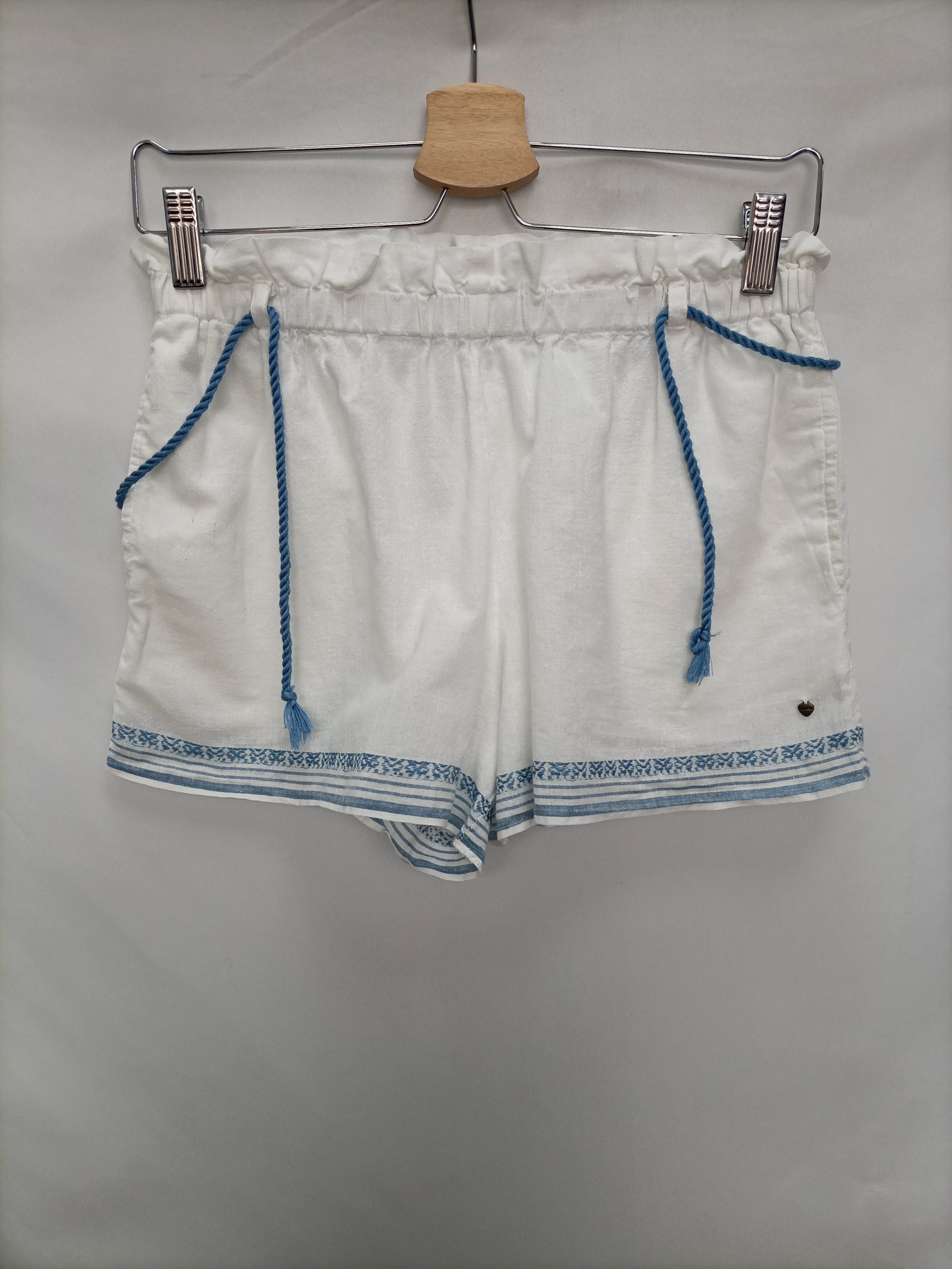 BROWNIE. Shorts blanco bordado T.xs/s