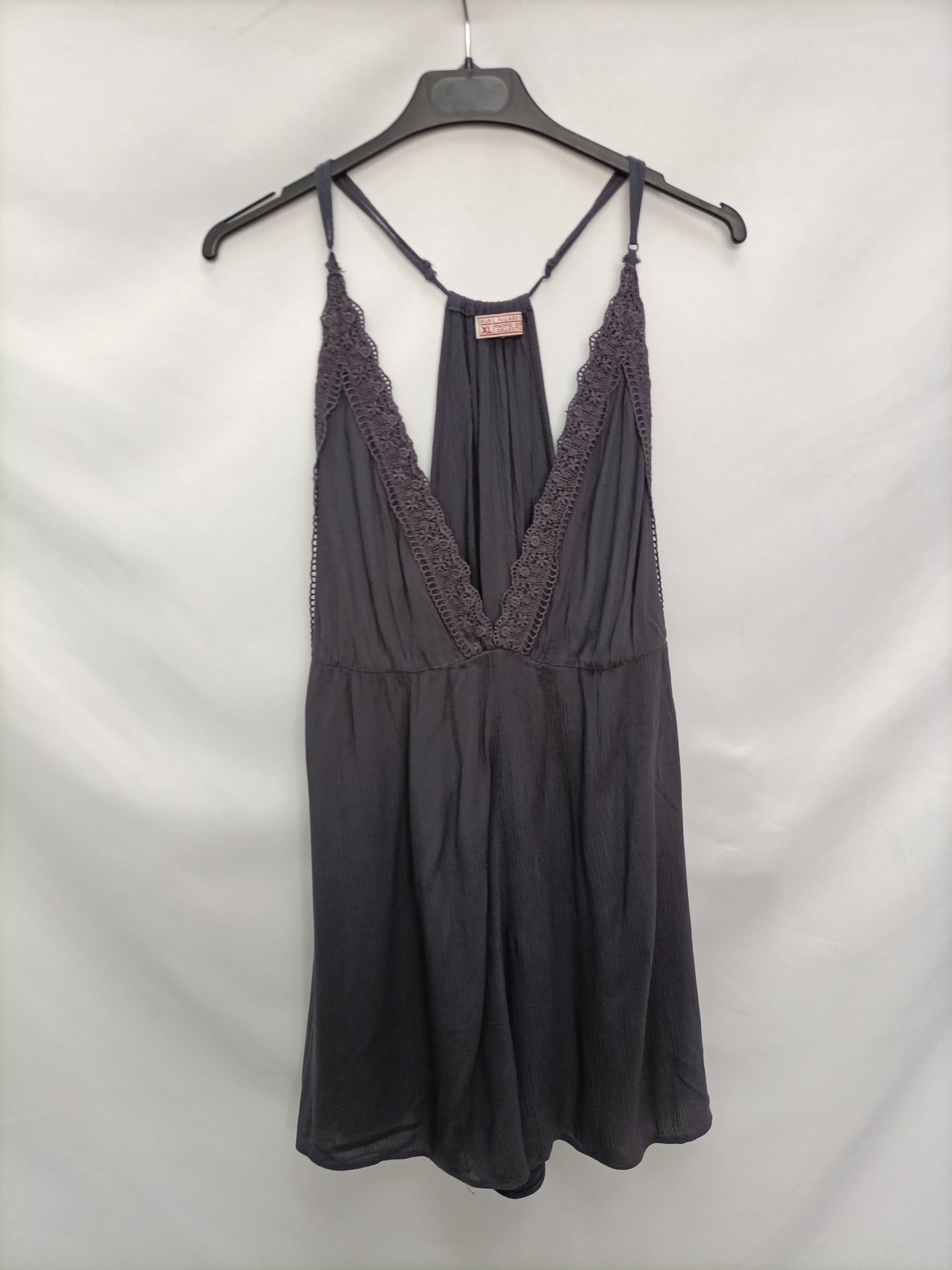 PULL&BEAR. Mono gris encaje T.xl