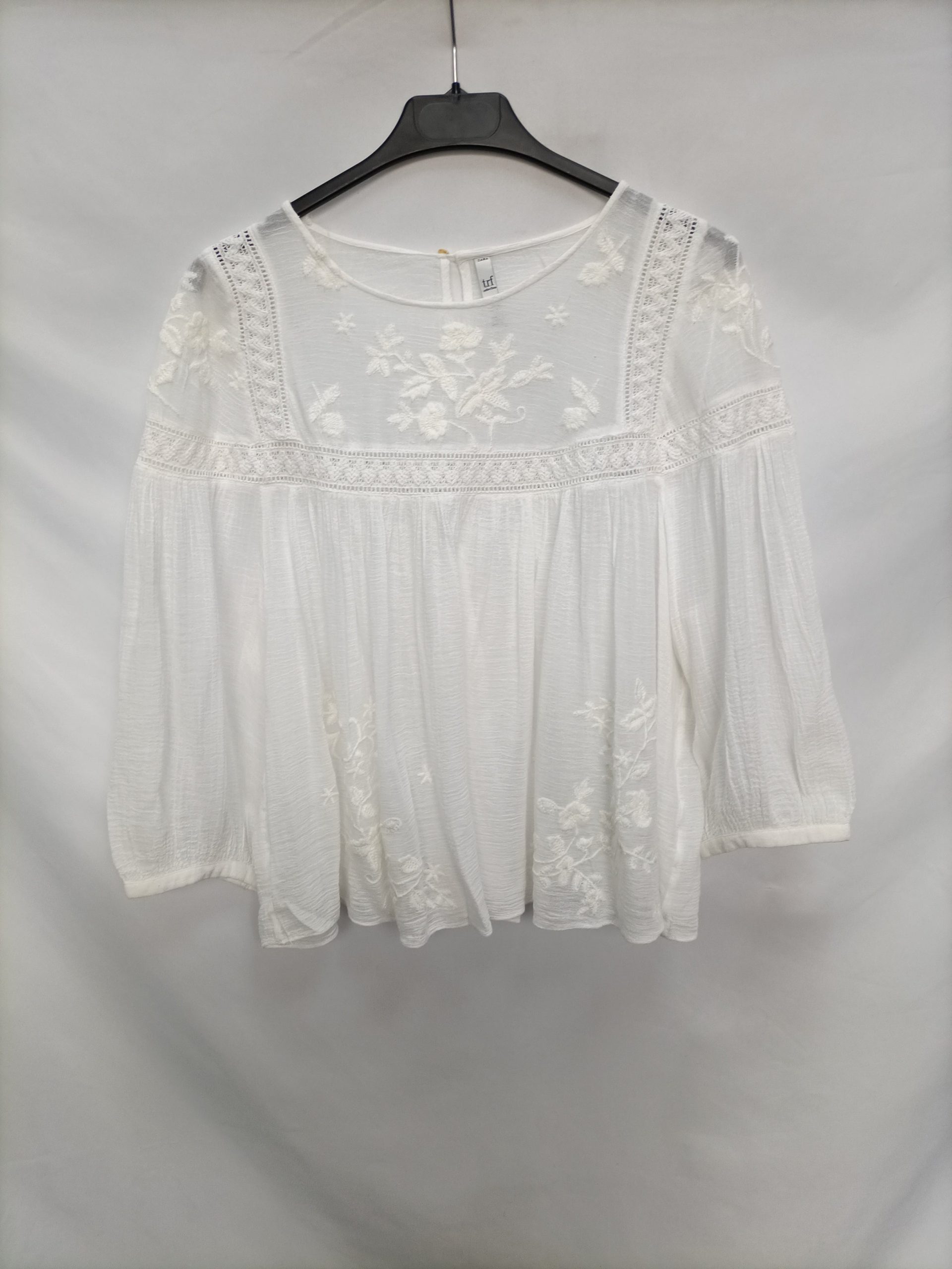 ZARA. Blusa blanca bordada T.l
