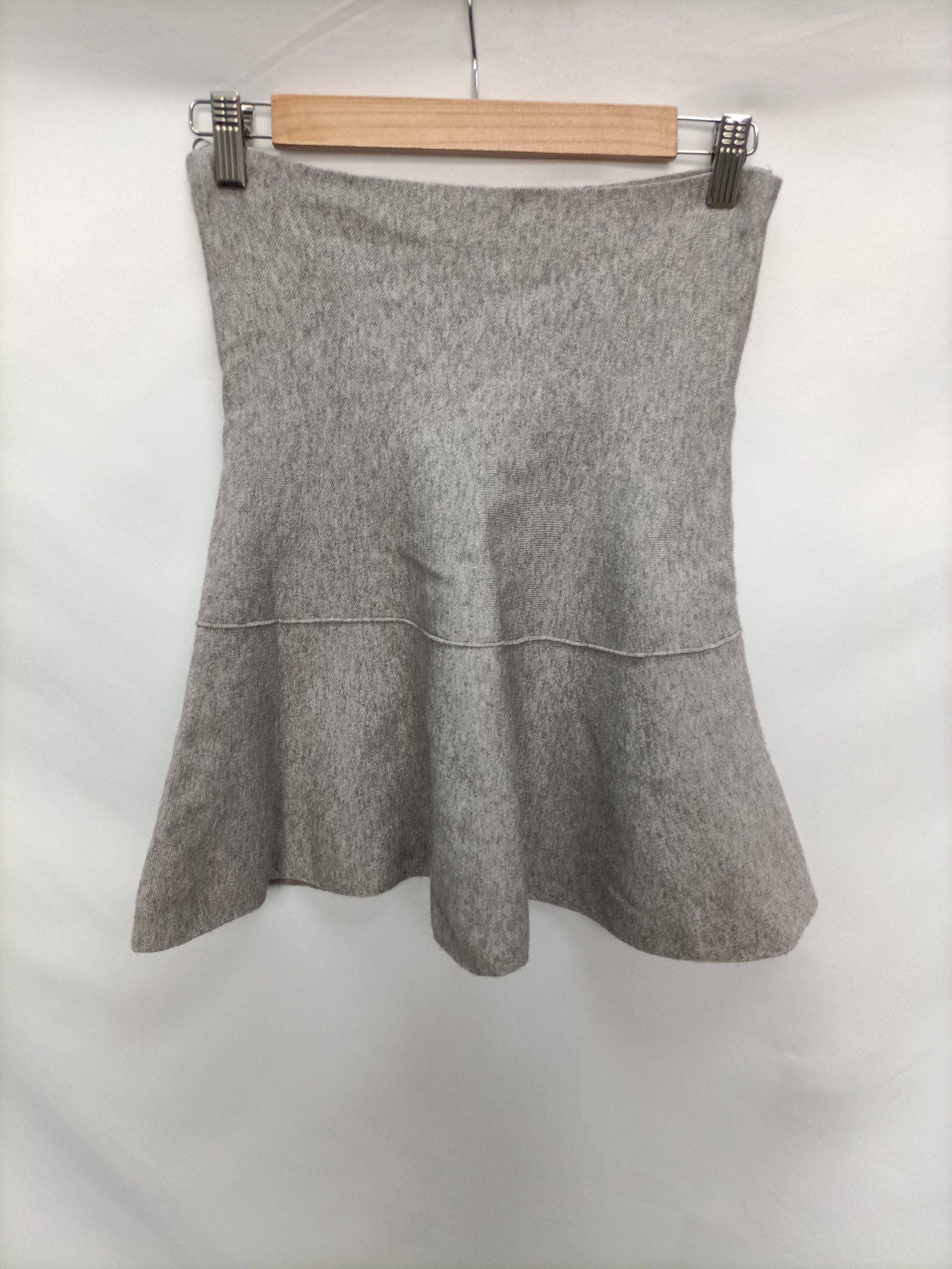 ZARA. Falda punto gris T.l