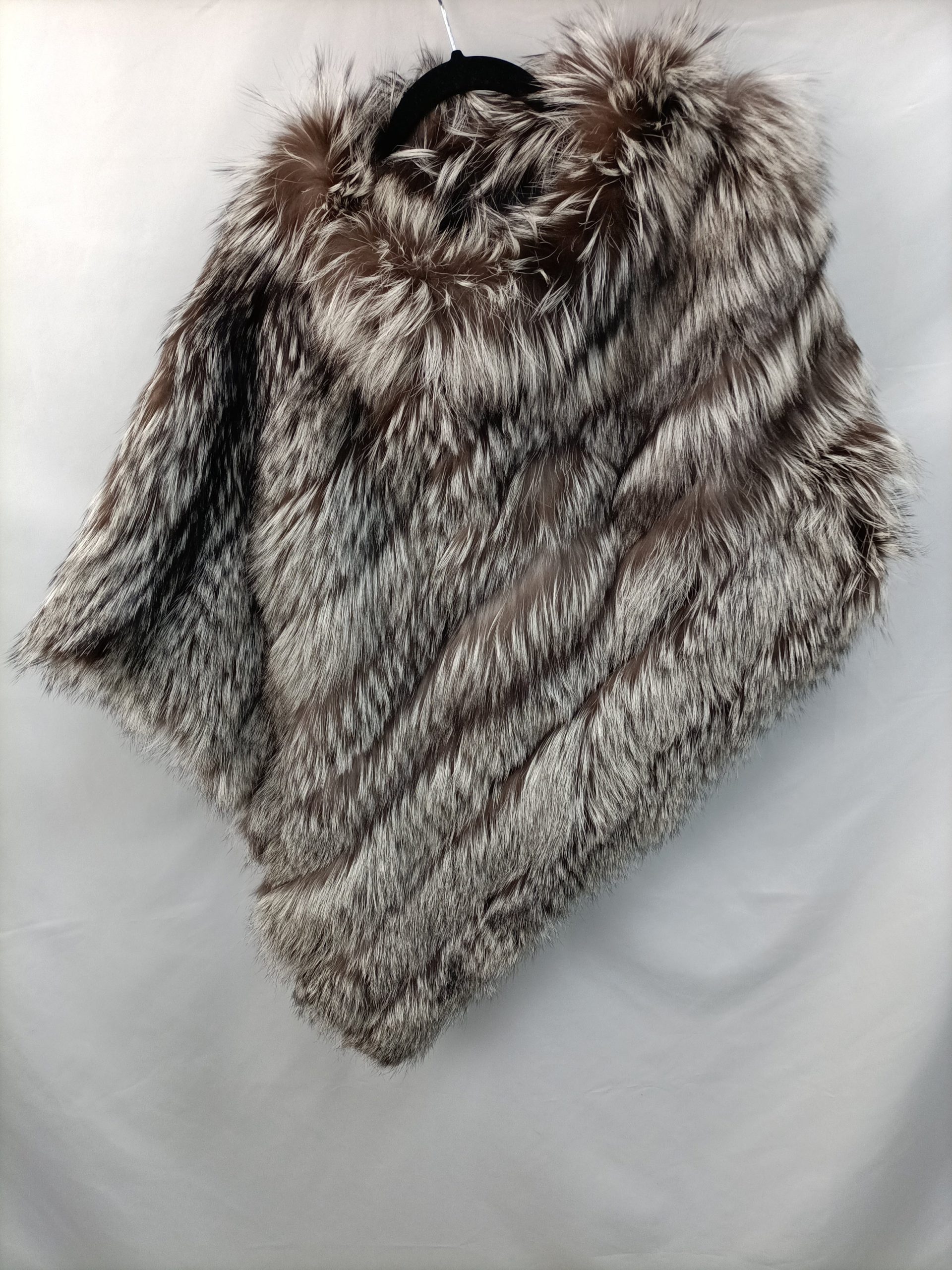 GIVENCHY. Poncho pelo marrón T.u