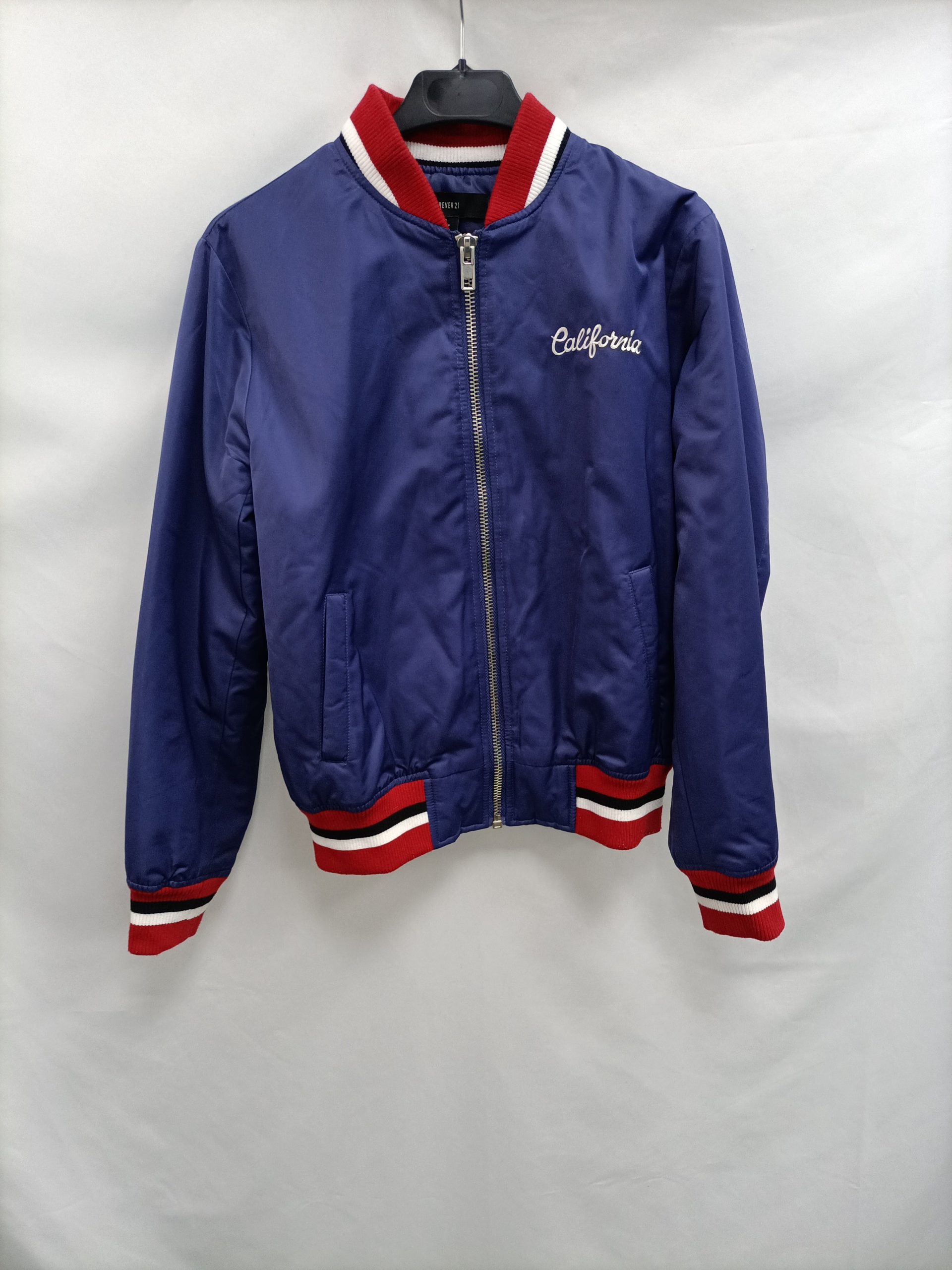 FOREVER21. Bomber California T.s