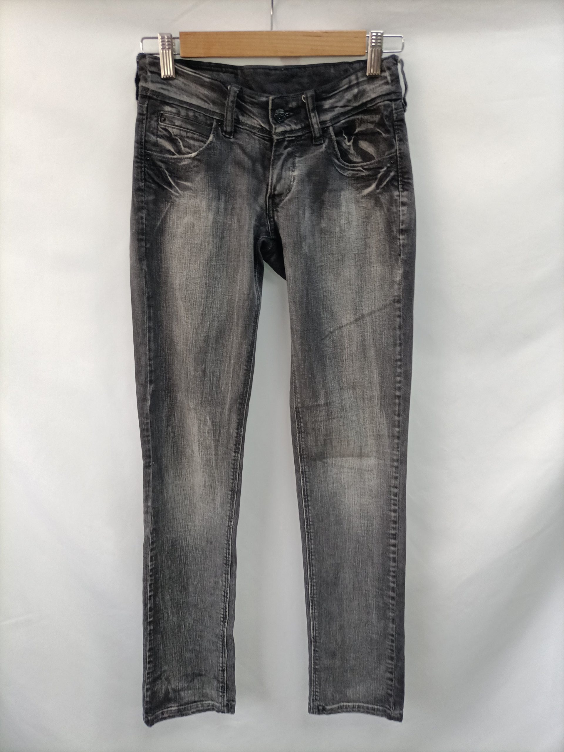 LEVI'S. Jeans gris desgastado T.36