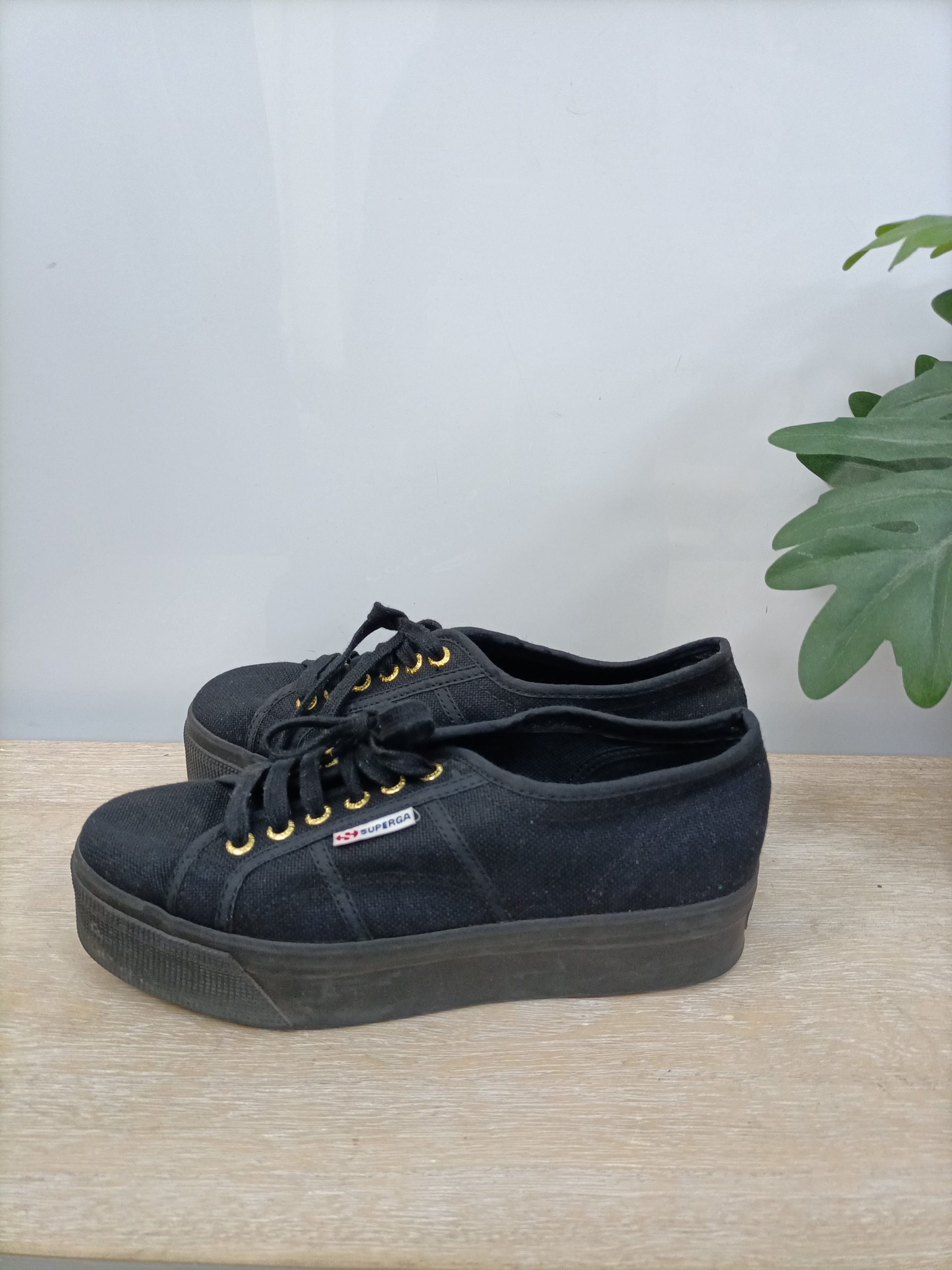 SUPERGA. Zapatillas negras T.40