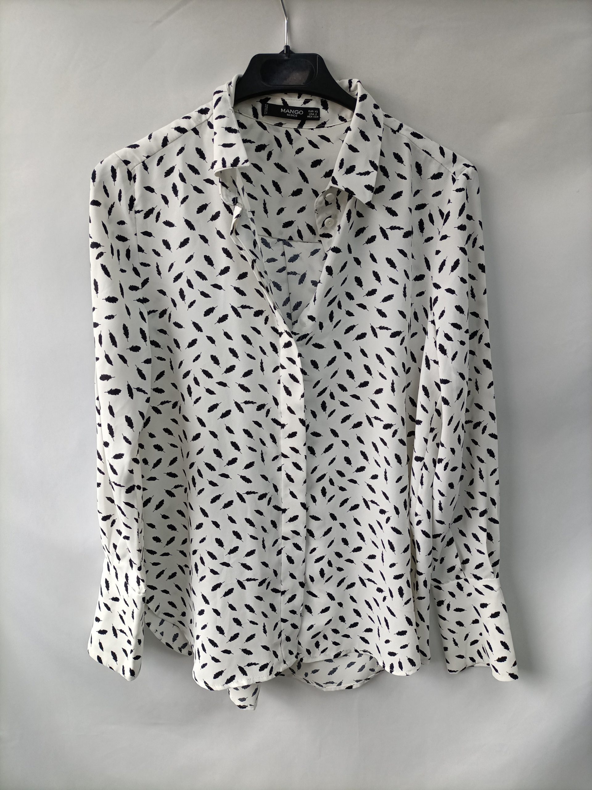 MANGO. Blusa blanca plumas T.xs