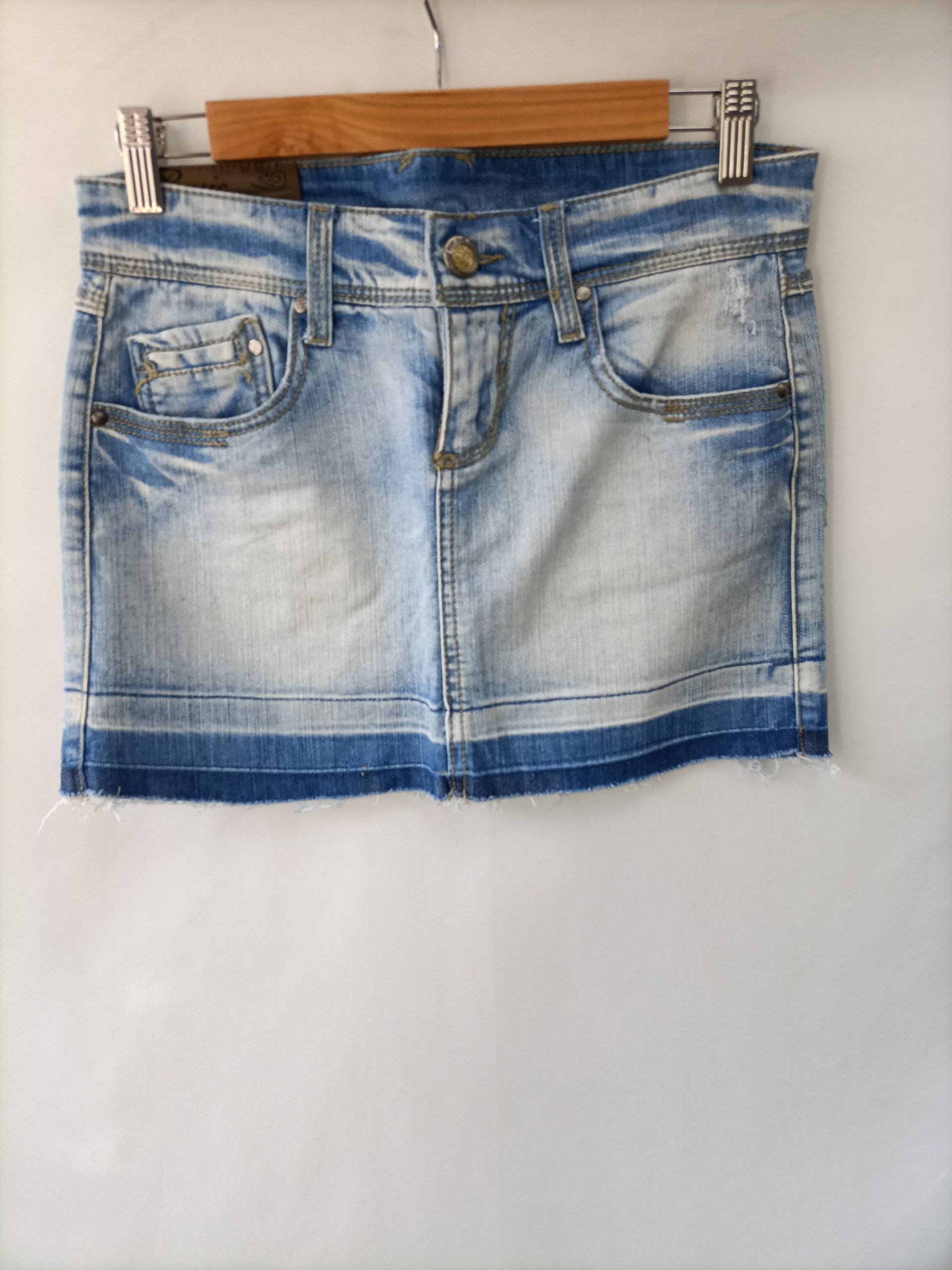 STRADIVARIUS. Falda vaquera corta T.36