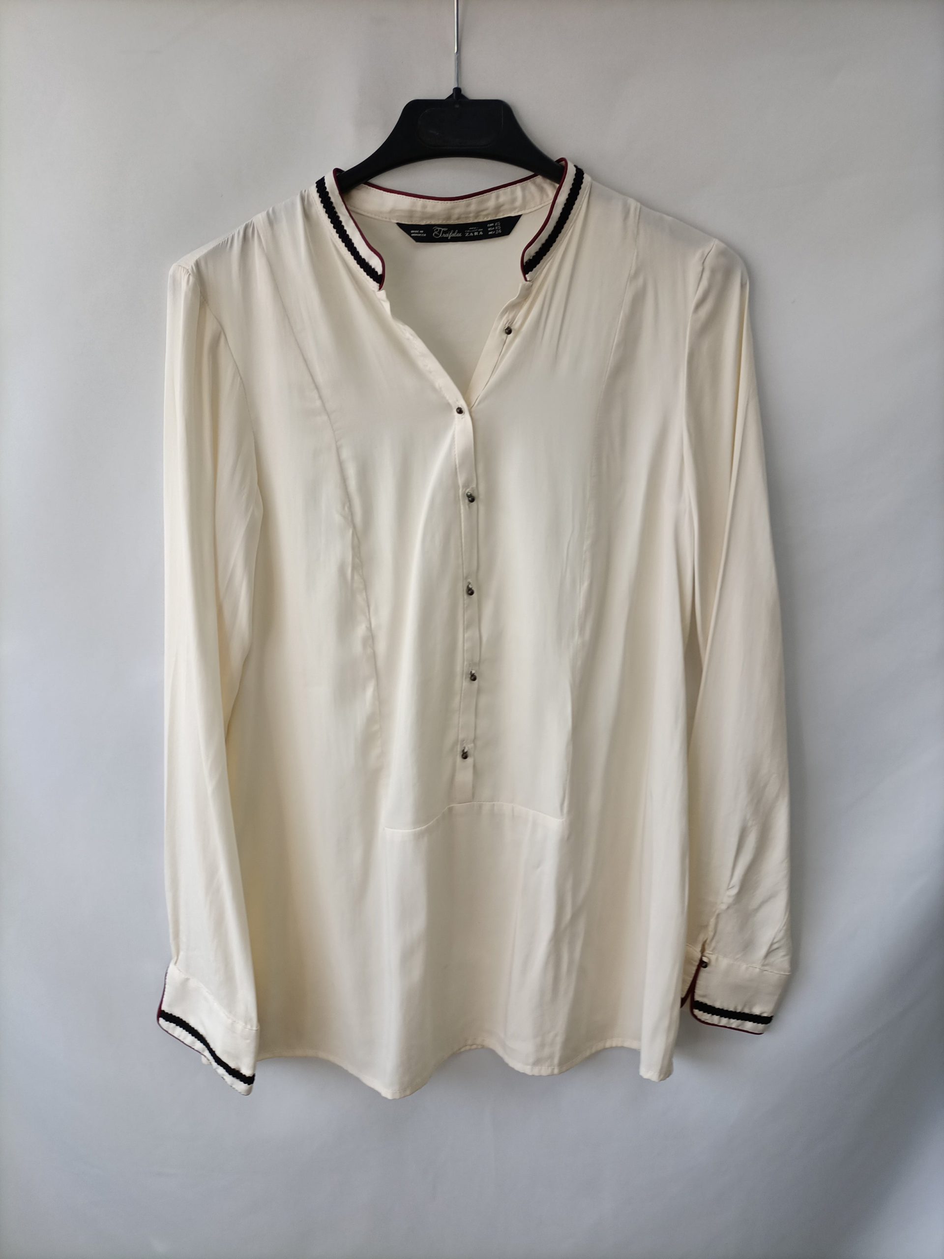 ZARA. Blusa beige fluida T.xs