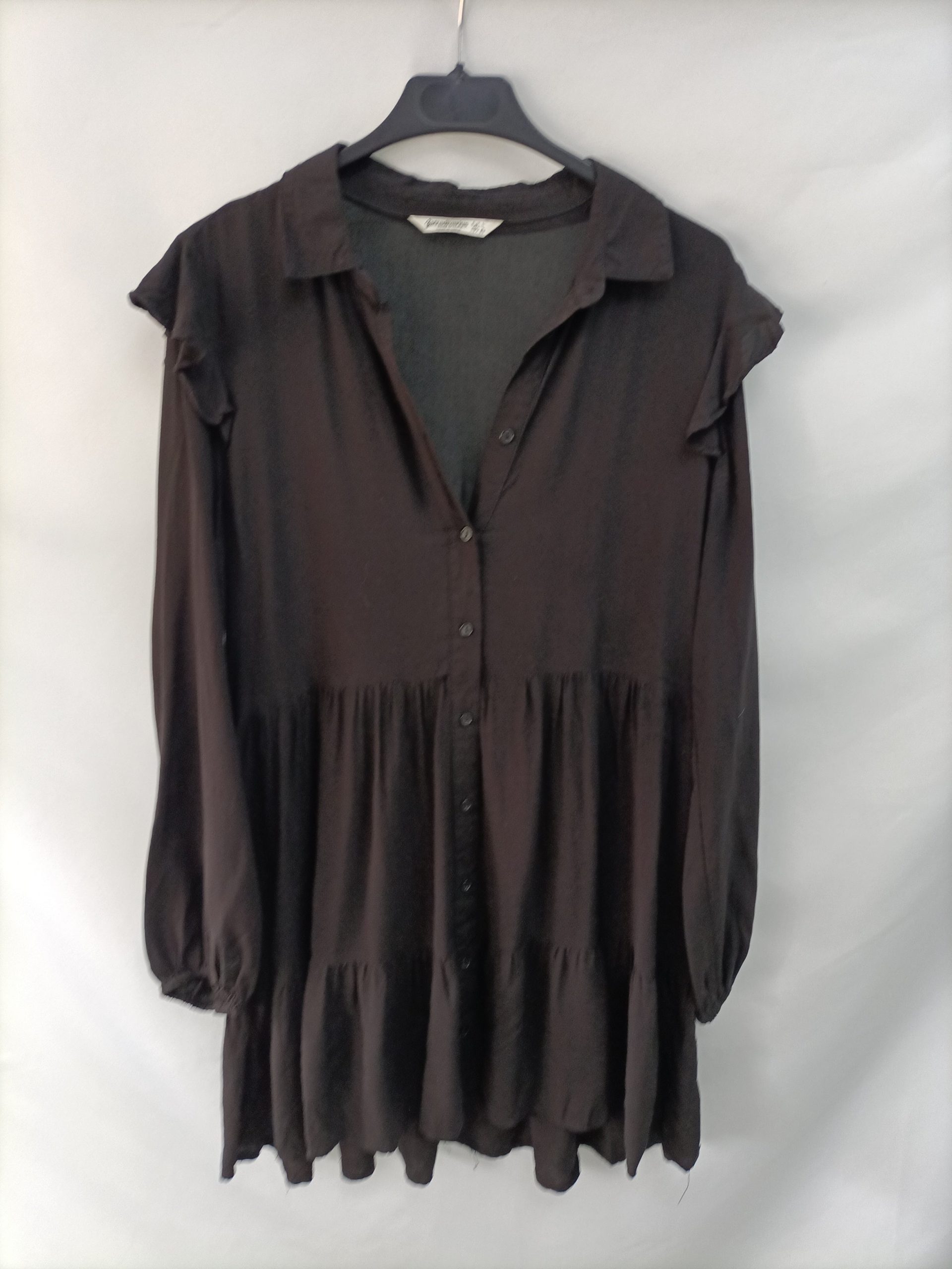 STRADIVARIUS. Vestido negro camisero T.l