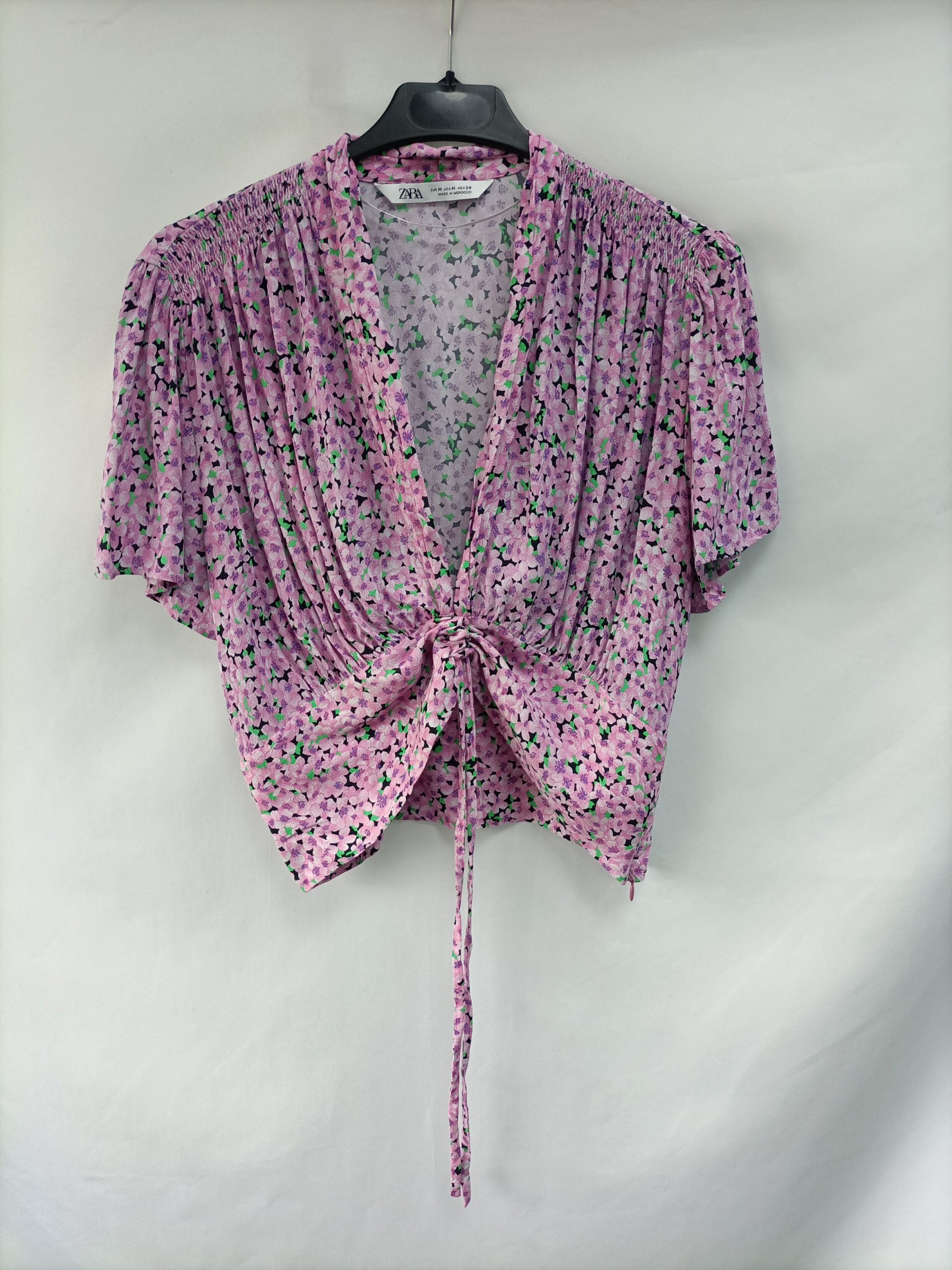 ZARA. Top flores lilas T.m