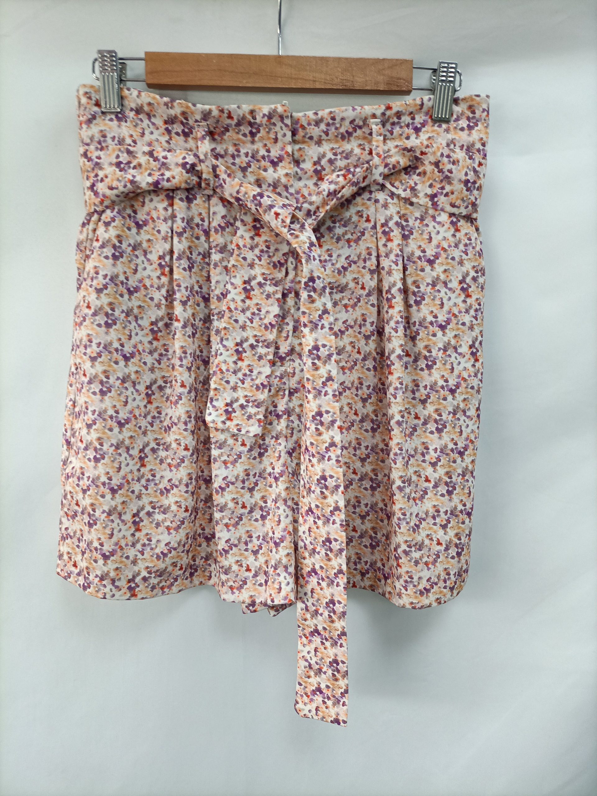 ZARA. Shorts beige flores T.l