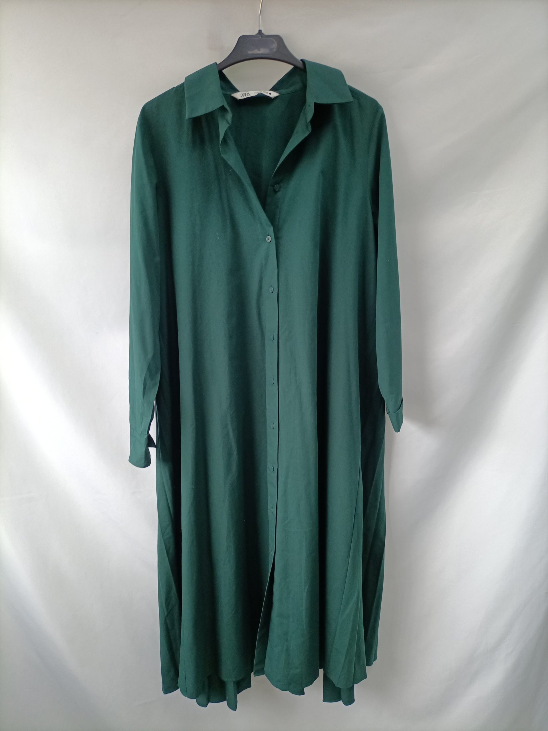 ZARA. Vestido verde plisado T.m