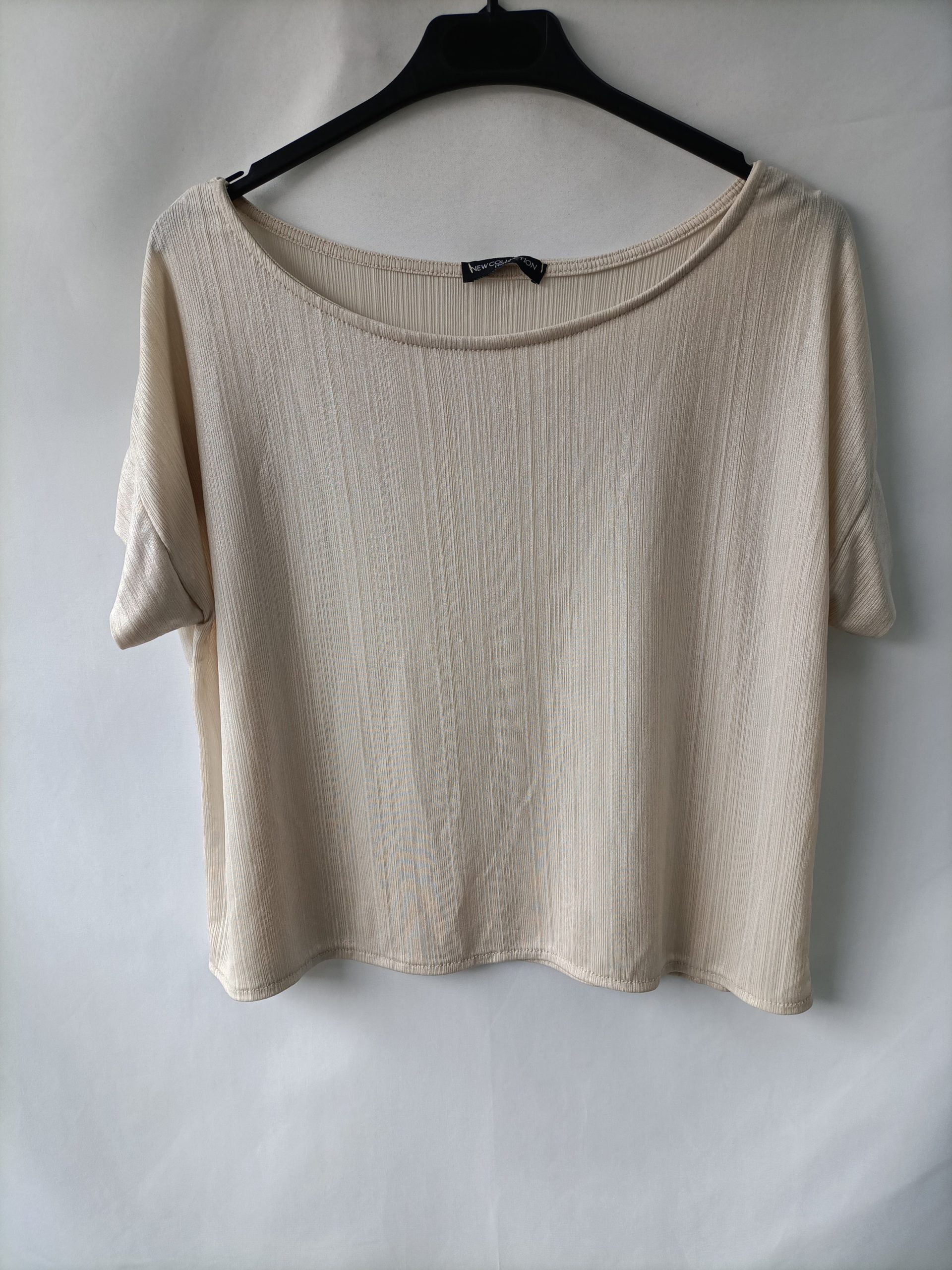 OTRAS. Top efecto dorado Tu