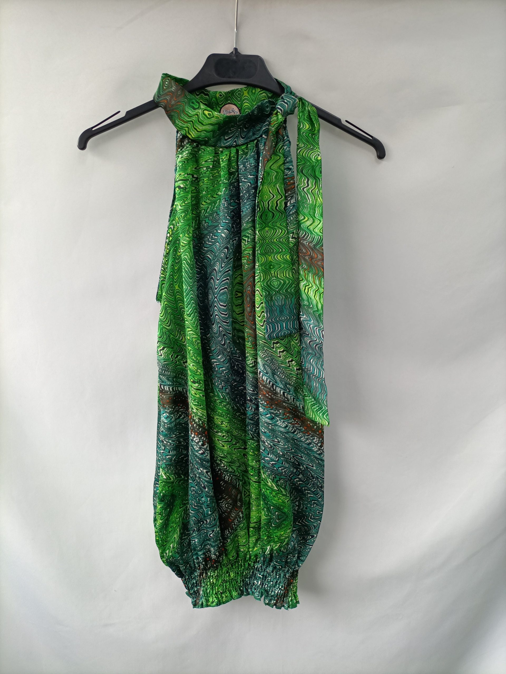 ALMATRICHI. Top verde