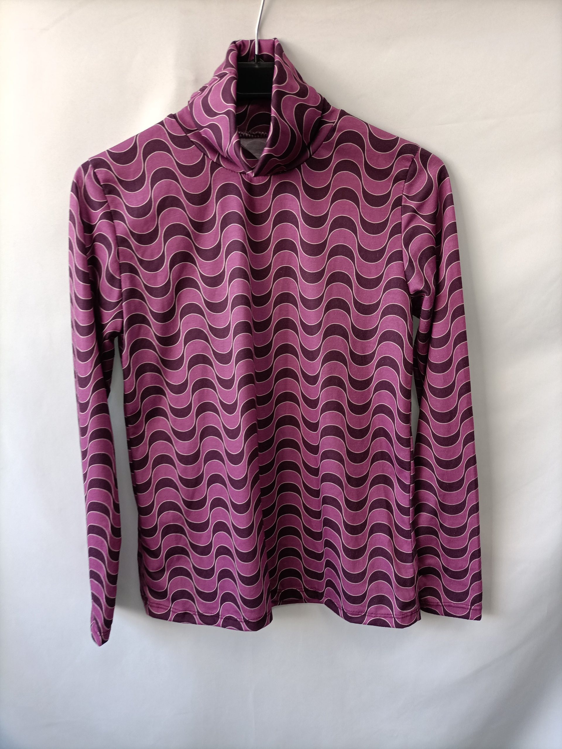 OTRAS. Top rayas onduladas T.U(S)