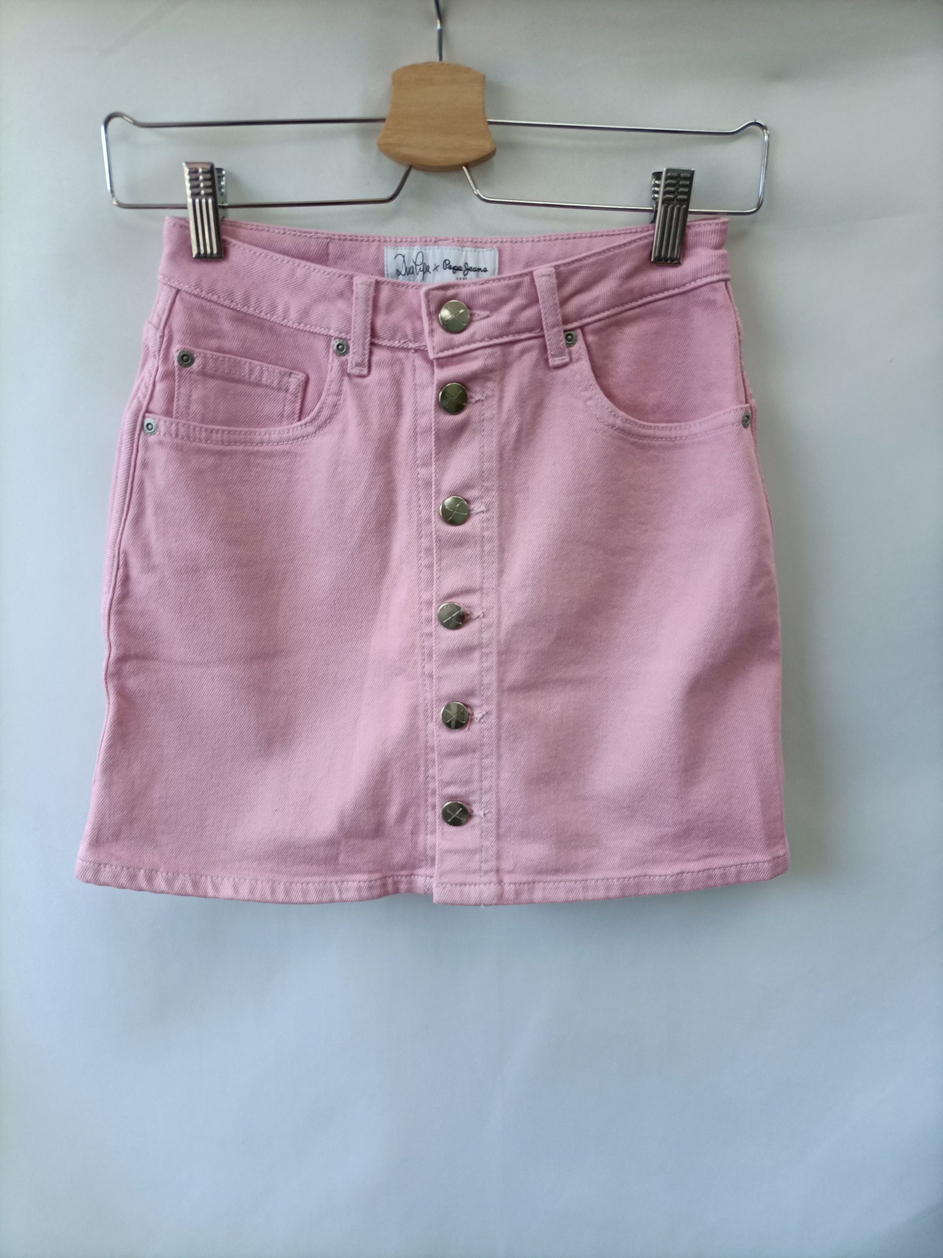 PEPEJEANS. falda rosa botones T.s